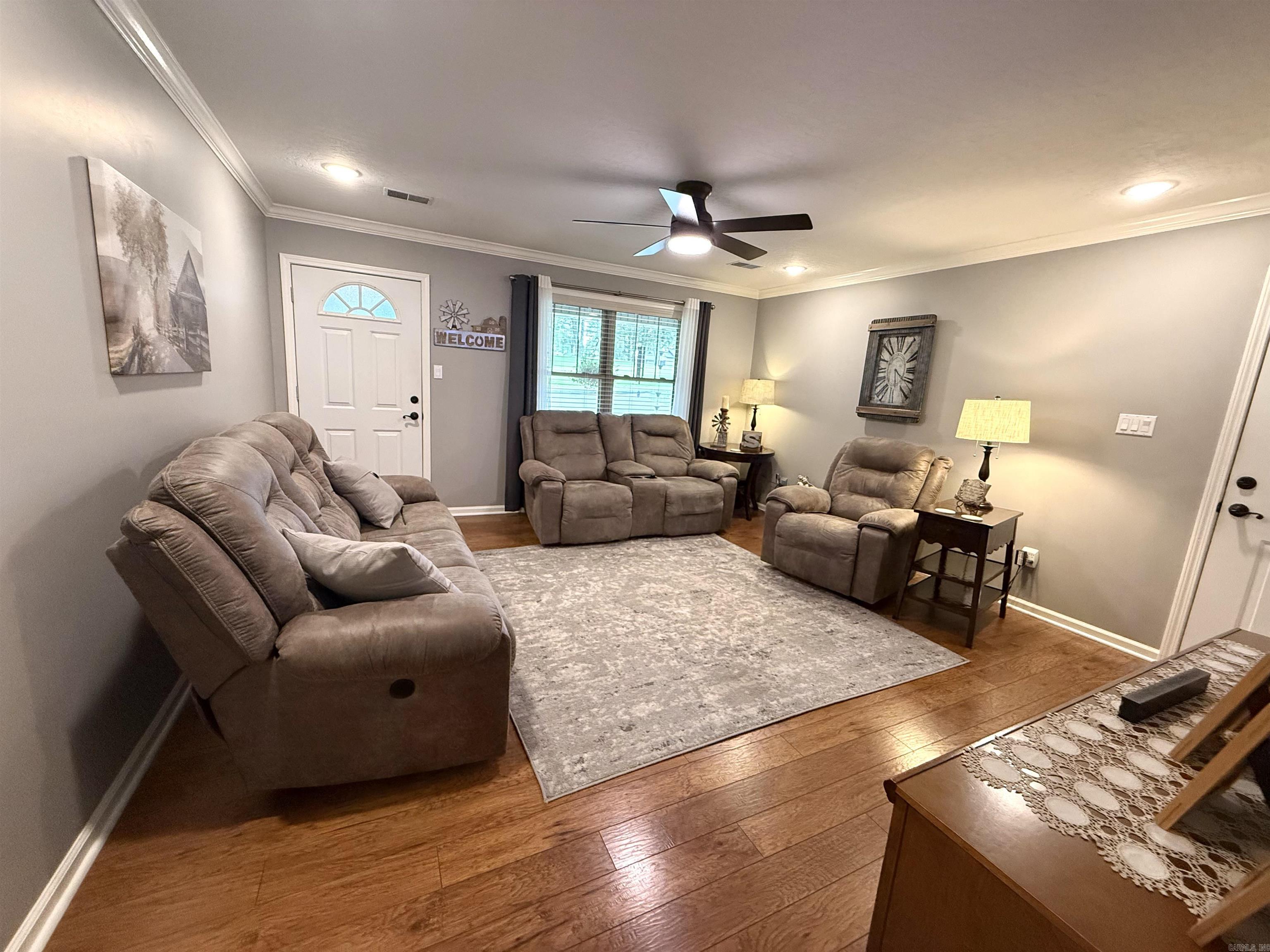 801 Hillview Property Photo 4