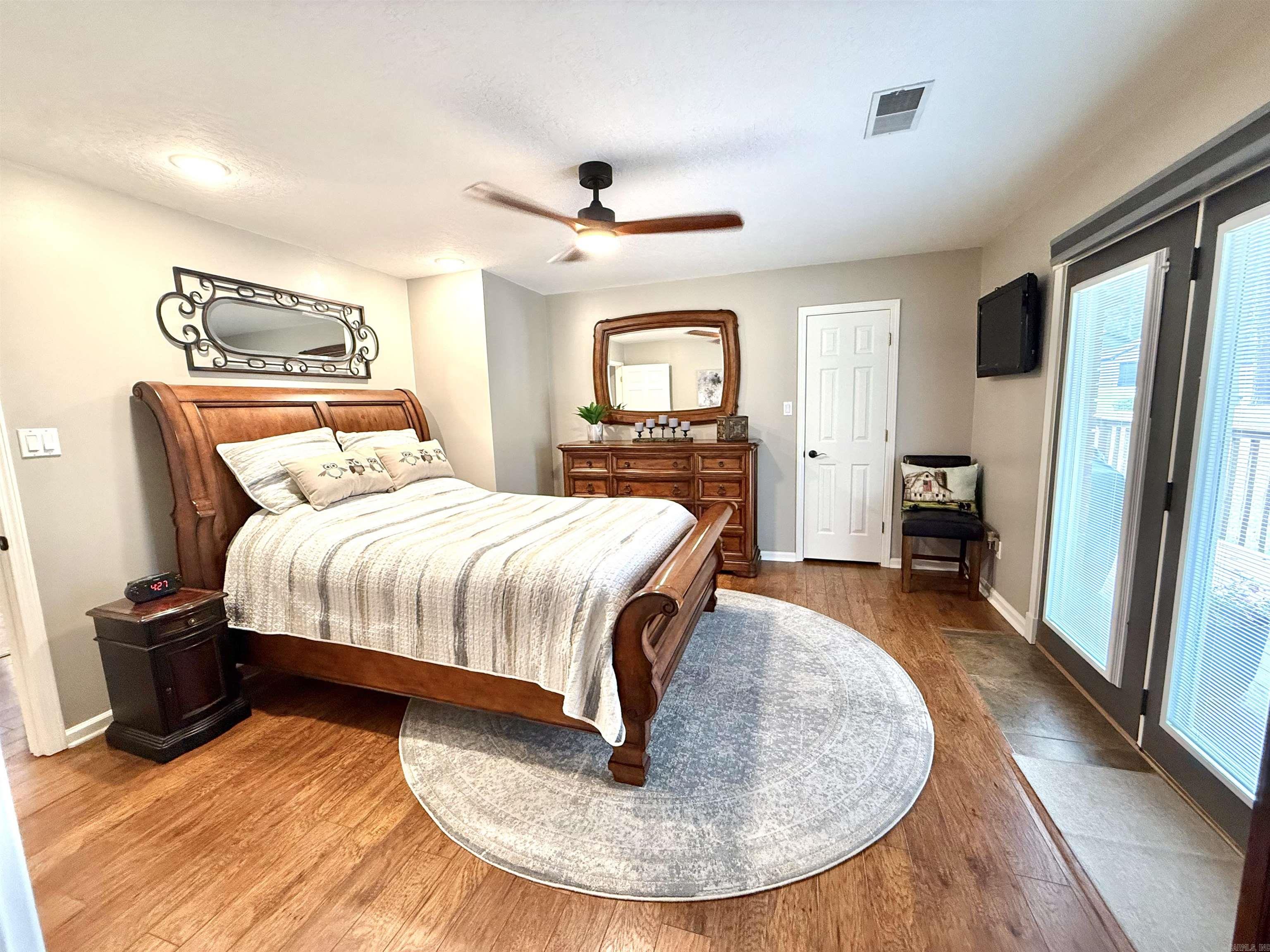 801 Hillview Property Photo 5