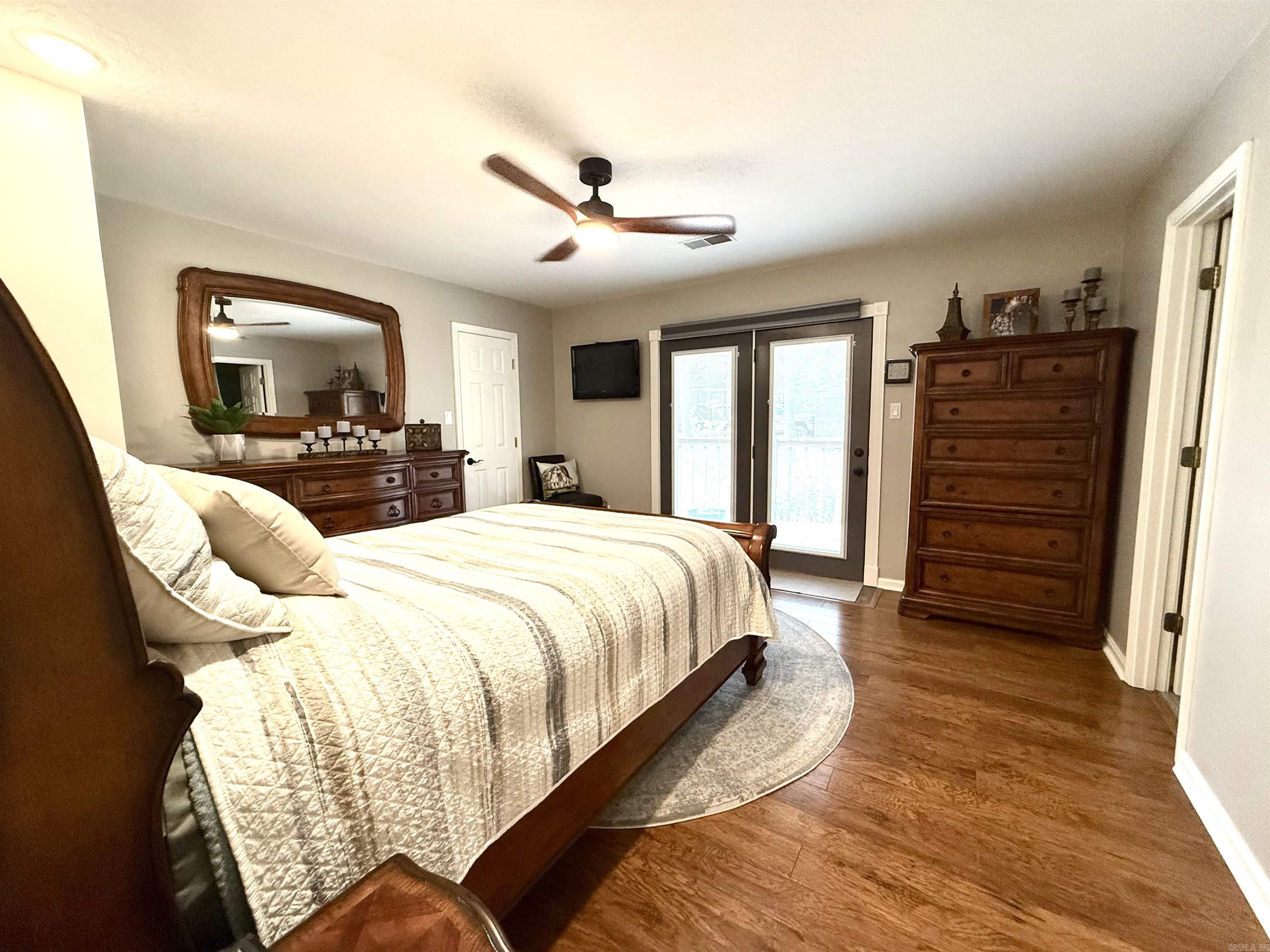 801 Hillview Property Photo 6