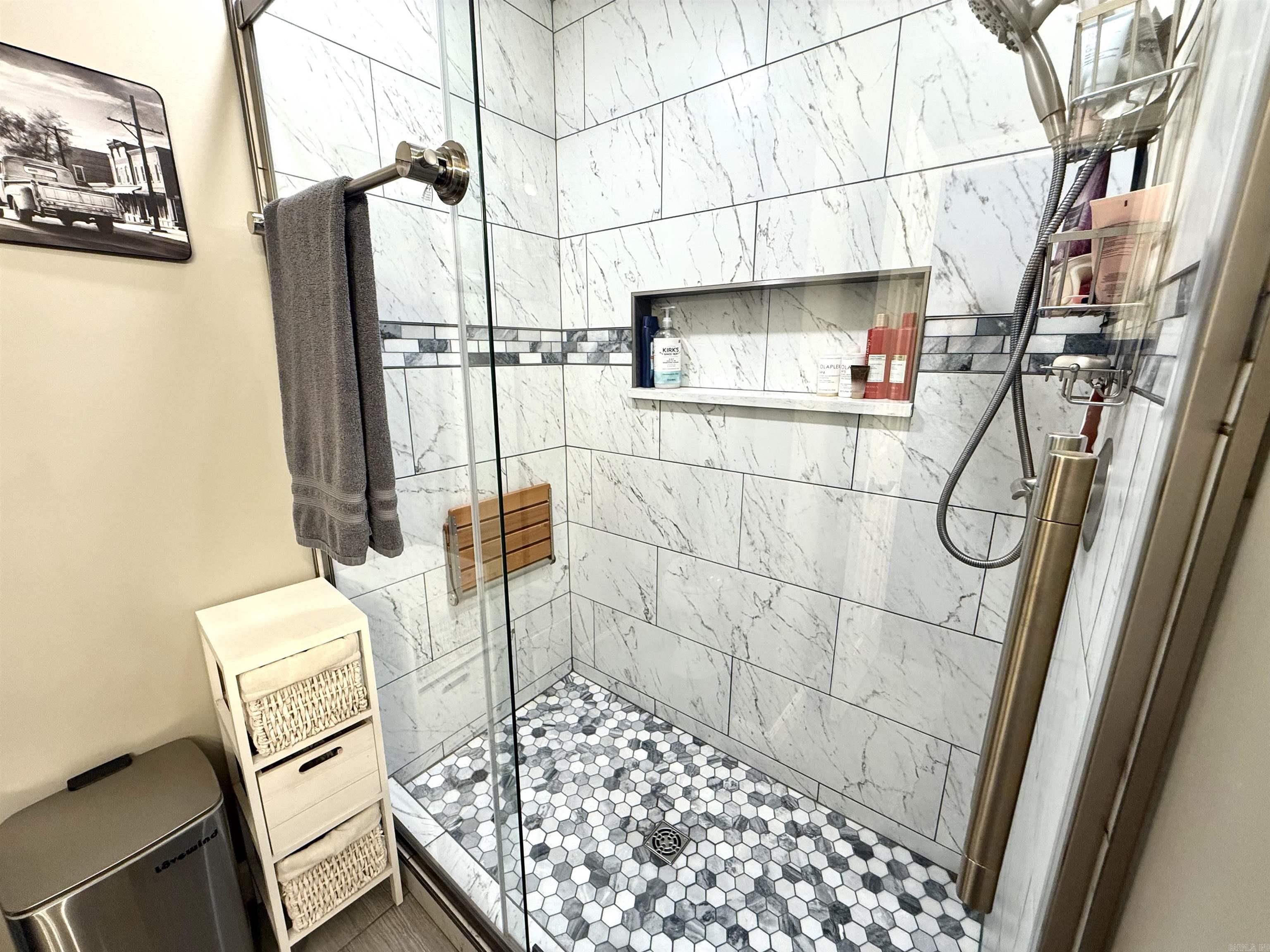 801 Hillview Property Photo 7