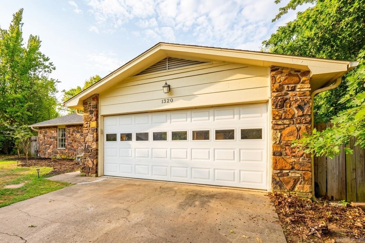 1320 Sunset Drive Property Photo 3