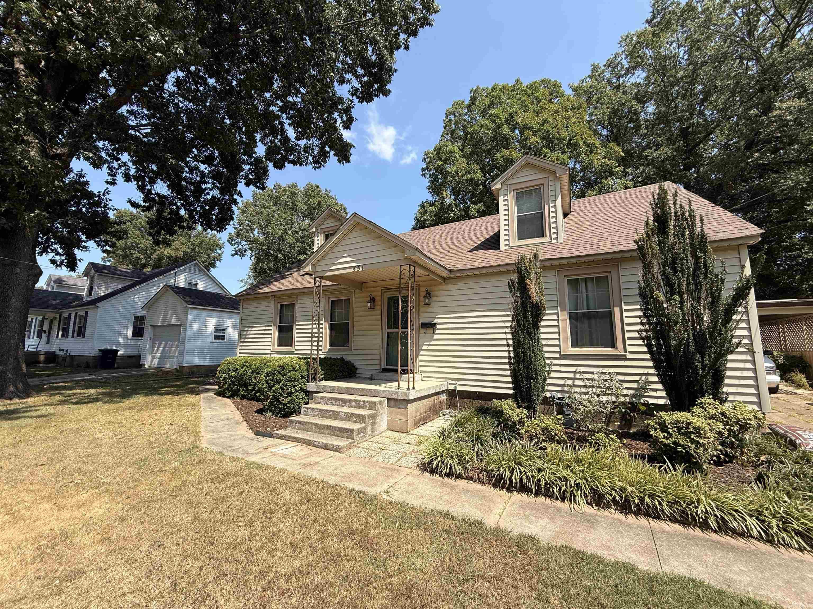 551 N 5th Avenue Property Photo 2