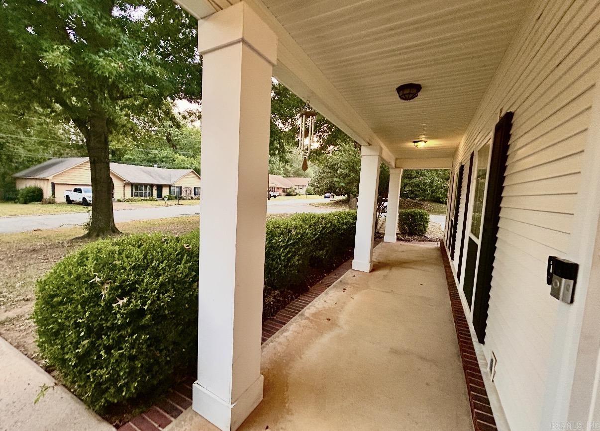 2210 S Fox Trail Property Photo 7