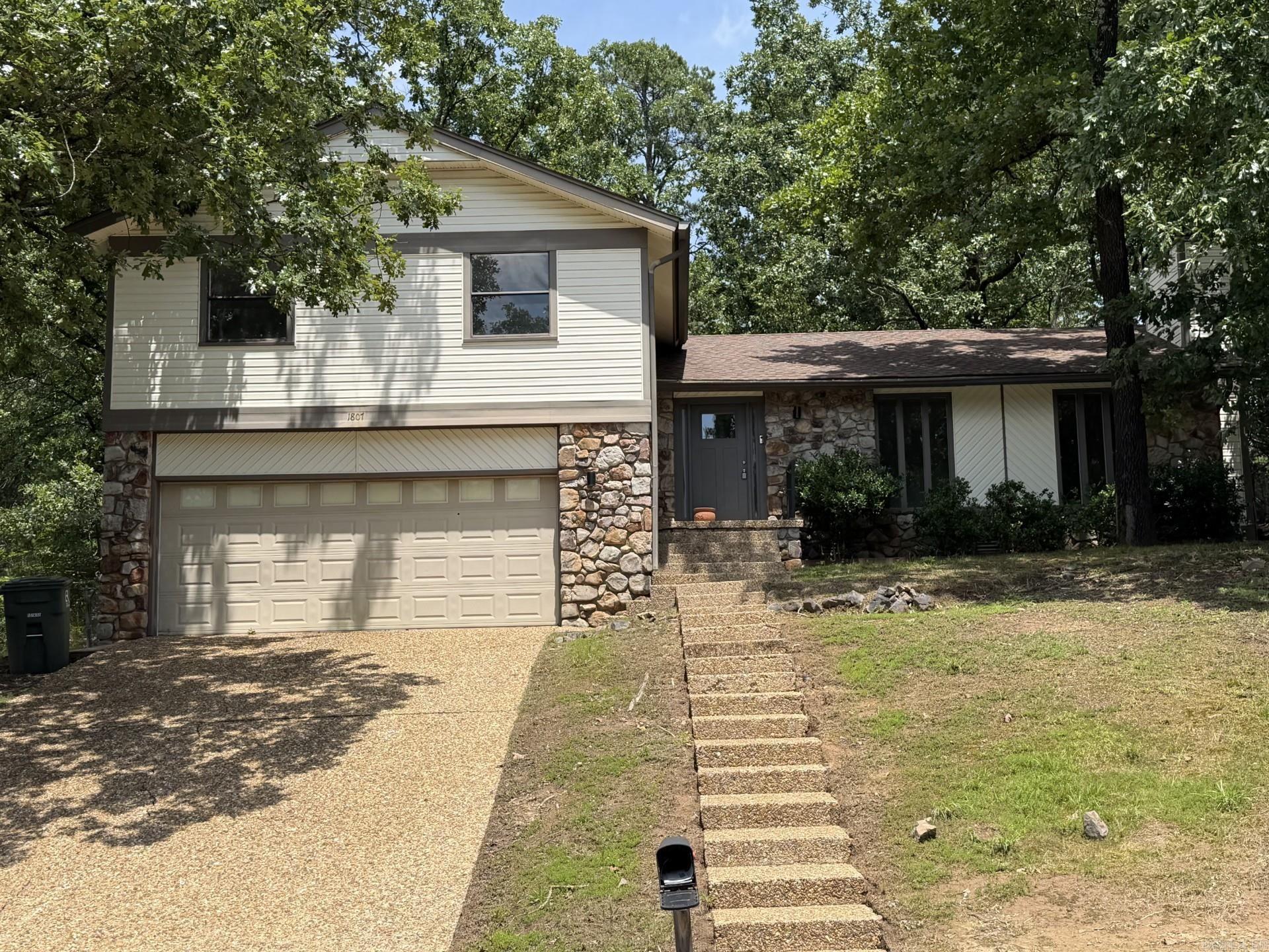 1807 Shumate Drive Property Photo 1