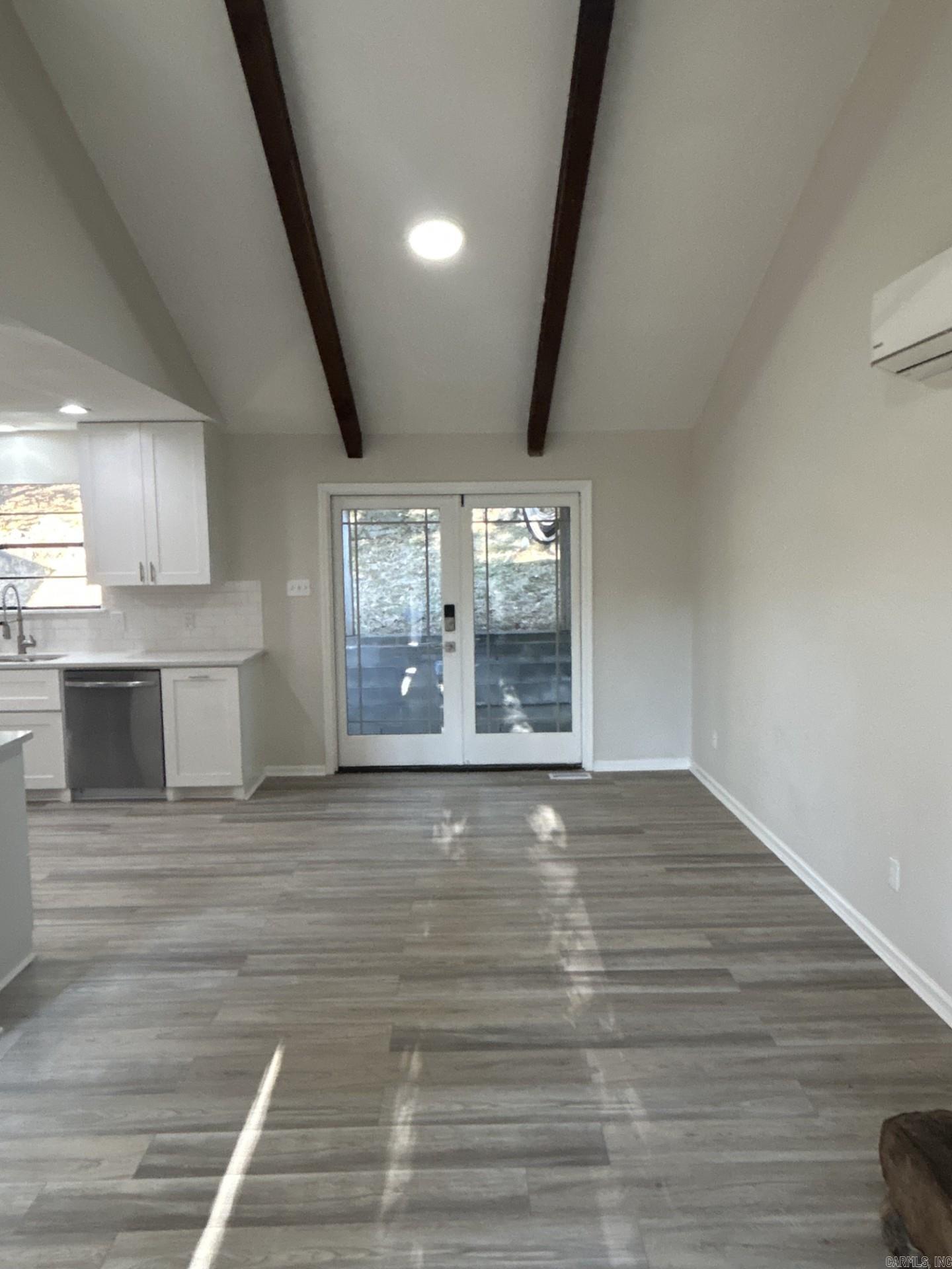 1807 Shumate Drive Property Photo 3