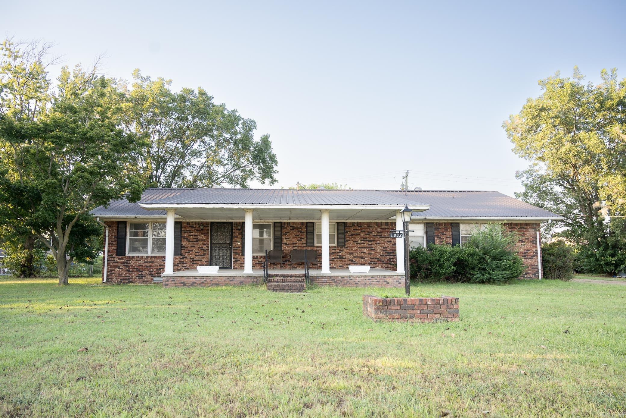1002 Sycamore Drive