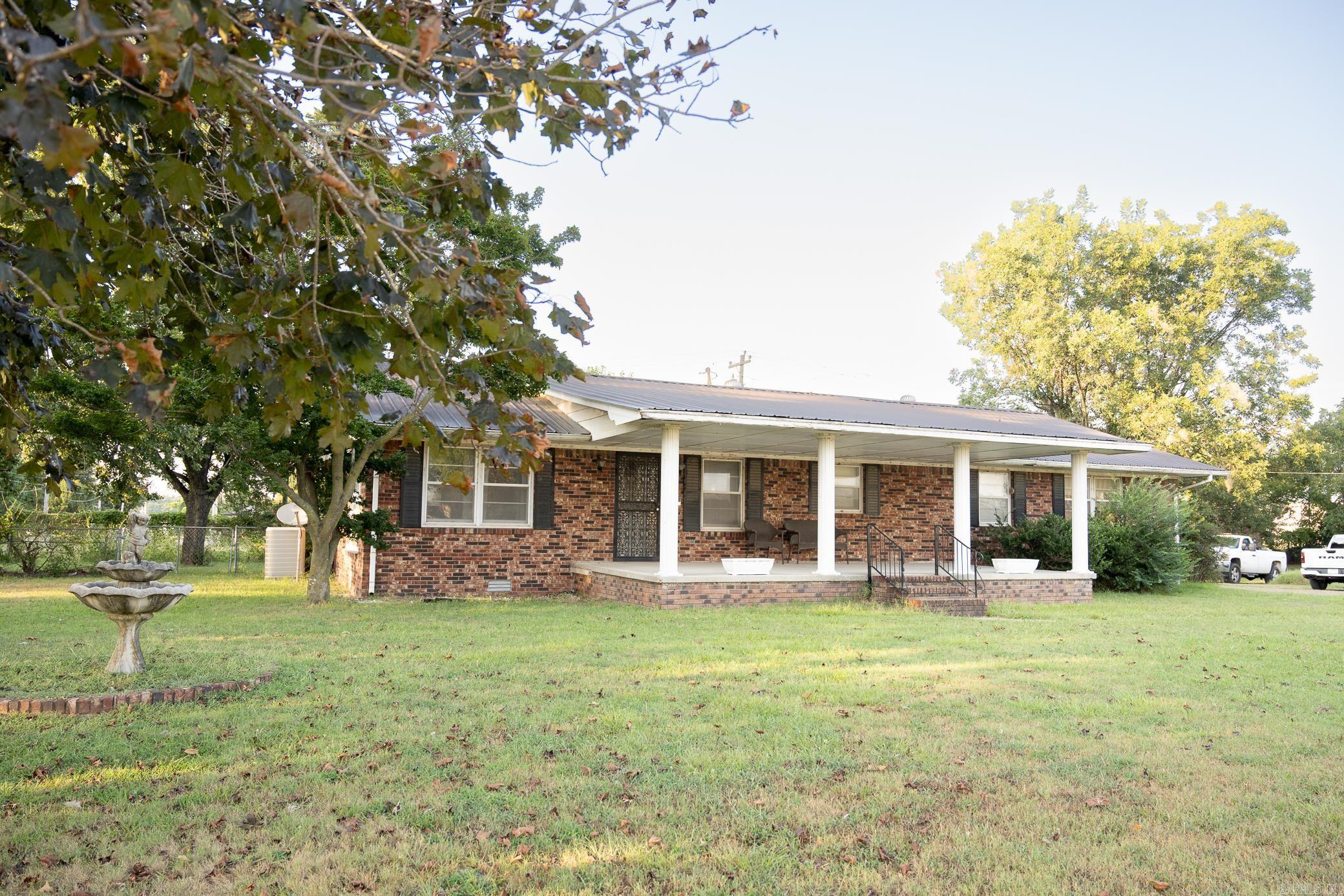 1002 Sycamore Drive Property Photo 3
