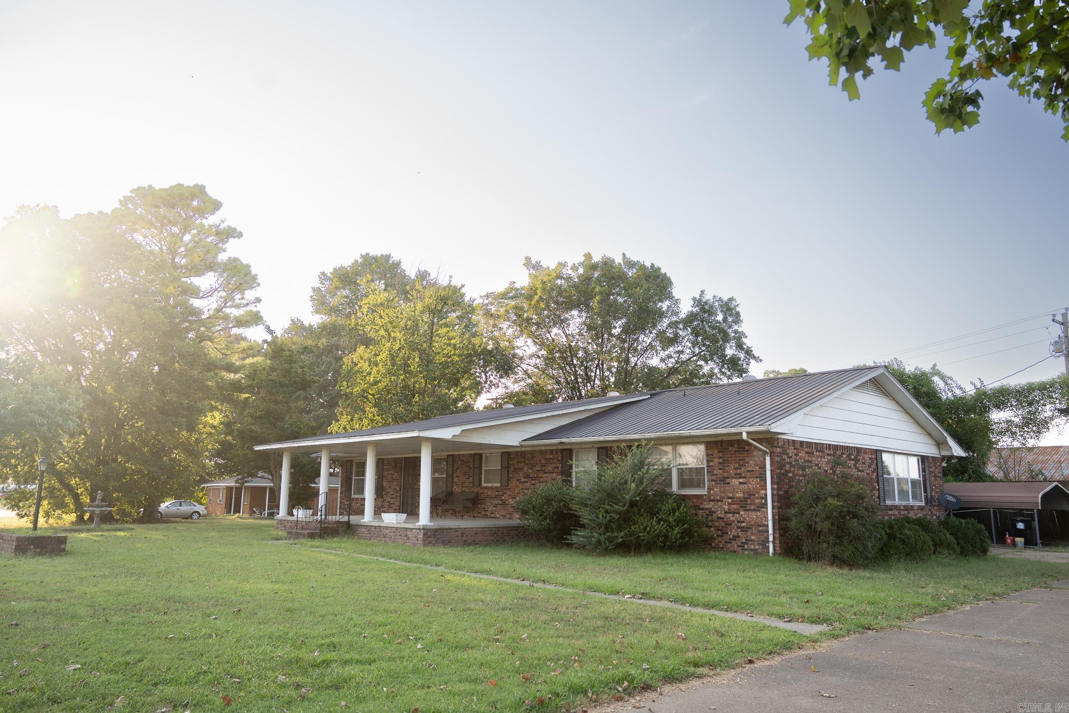 1002 Sycamore Drive Property Photo 6