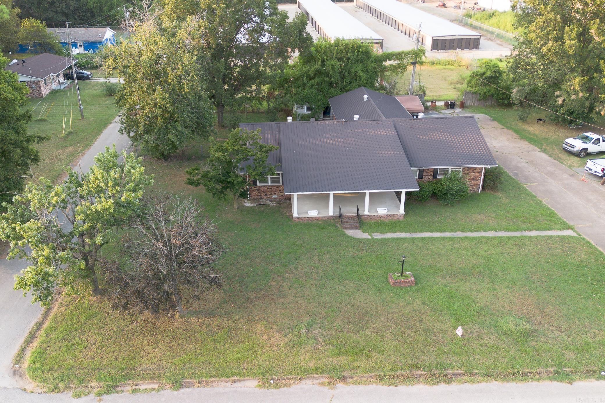 1002 Sycamore Drive Property Photo 7