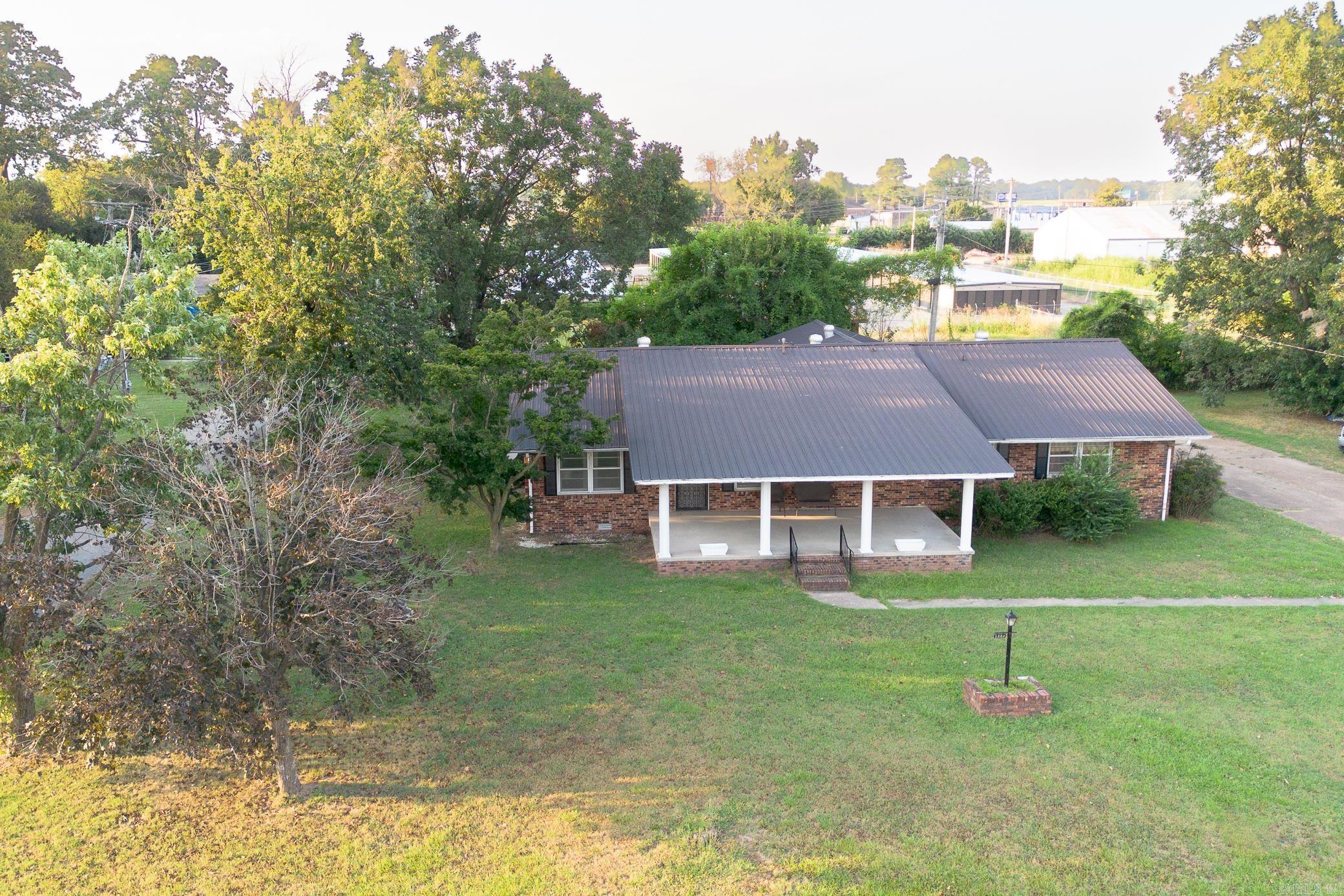 1002 Sycamore Drive Property Photo 8