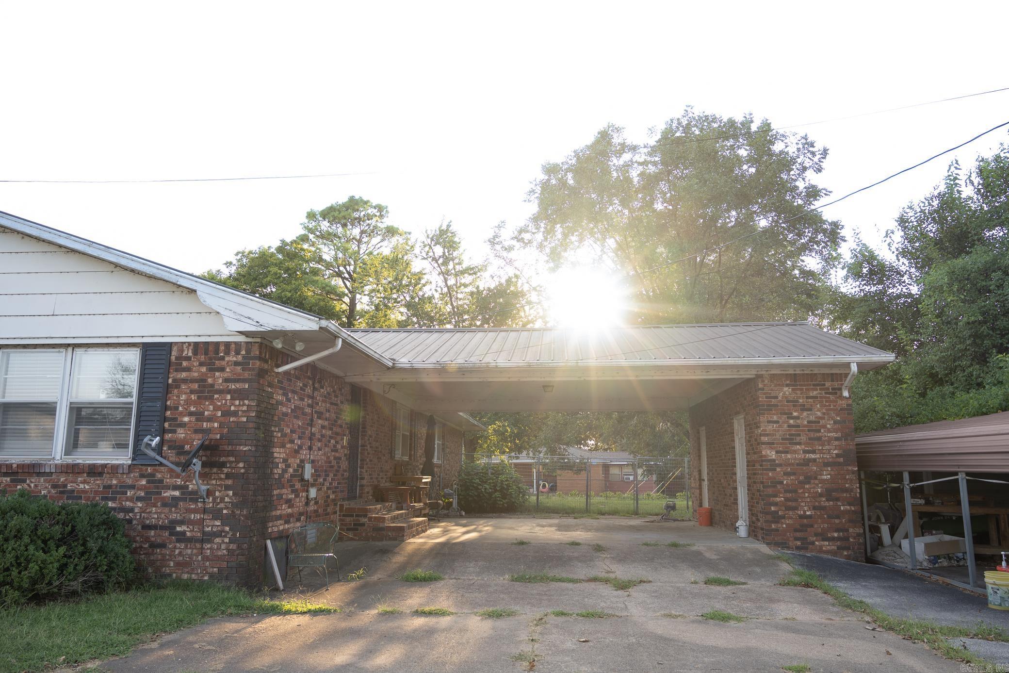 1002 Sycamore Drive Property Photo 9