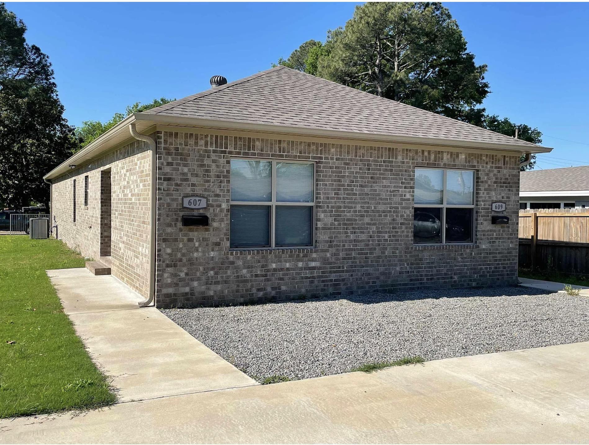 607 Lenora Property Photo 1