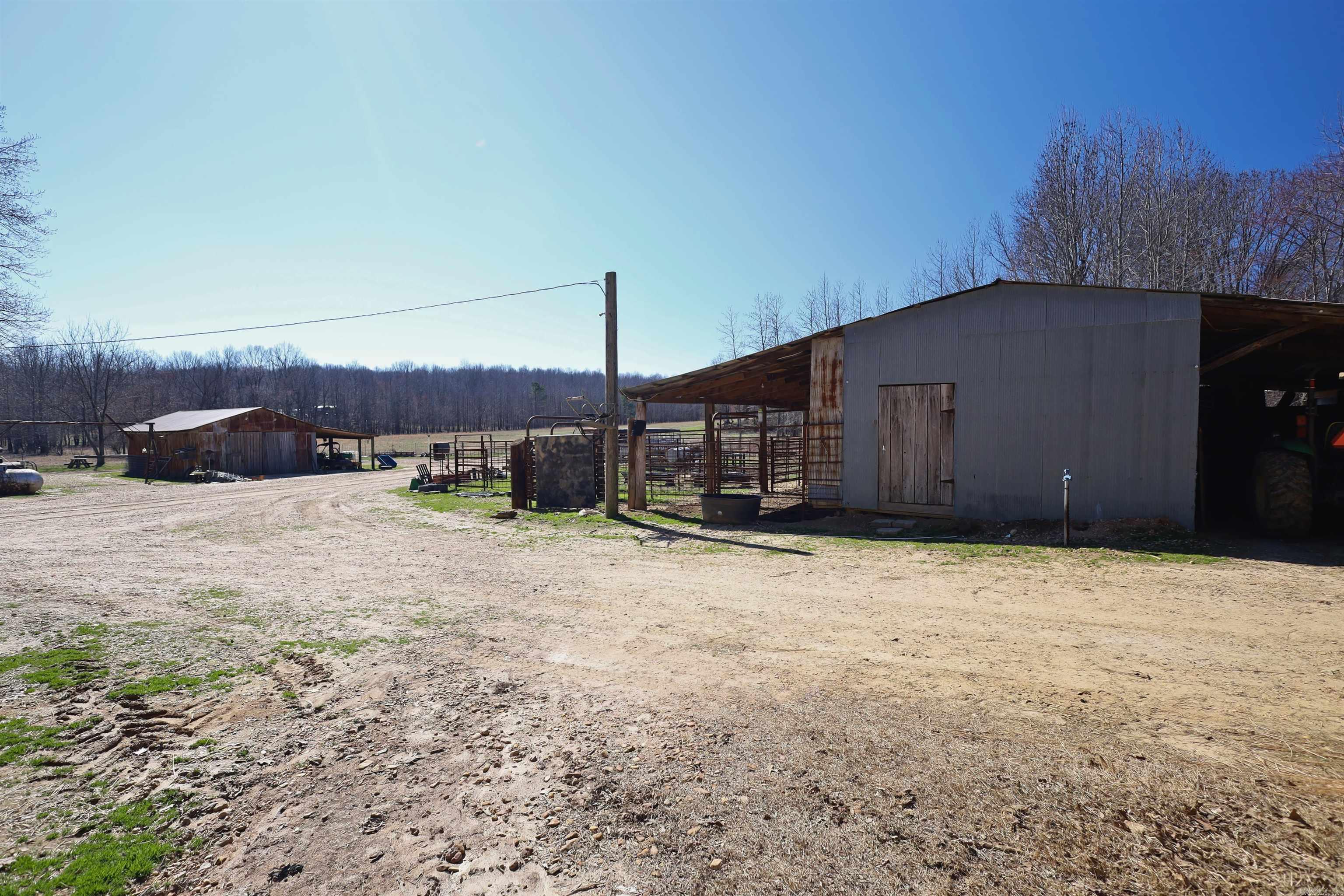 303 County Road 401 Property Photo 33