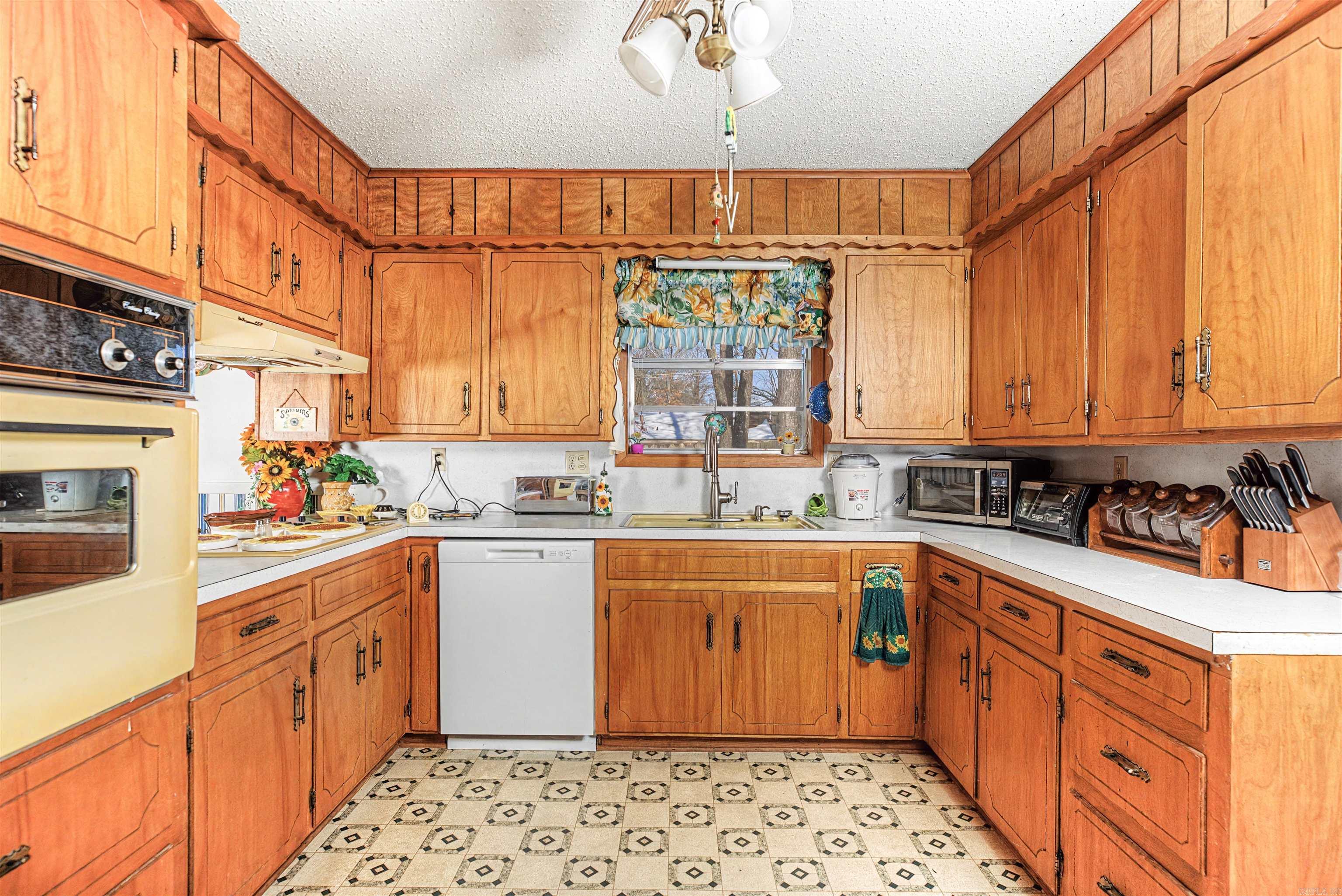 1503 Silver Fox Property Photo 9