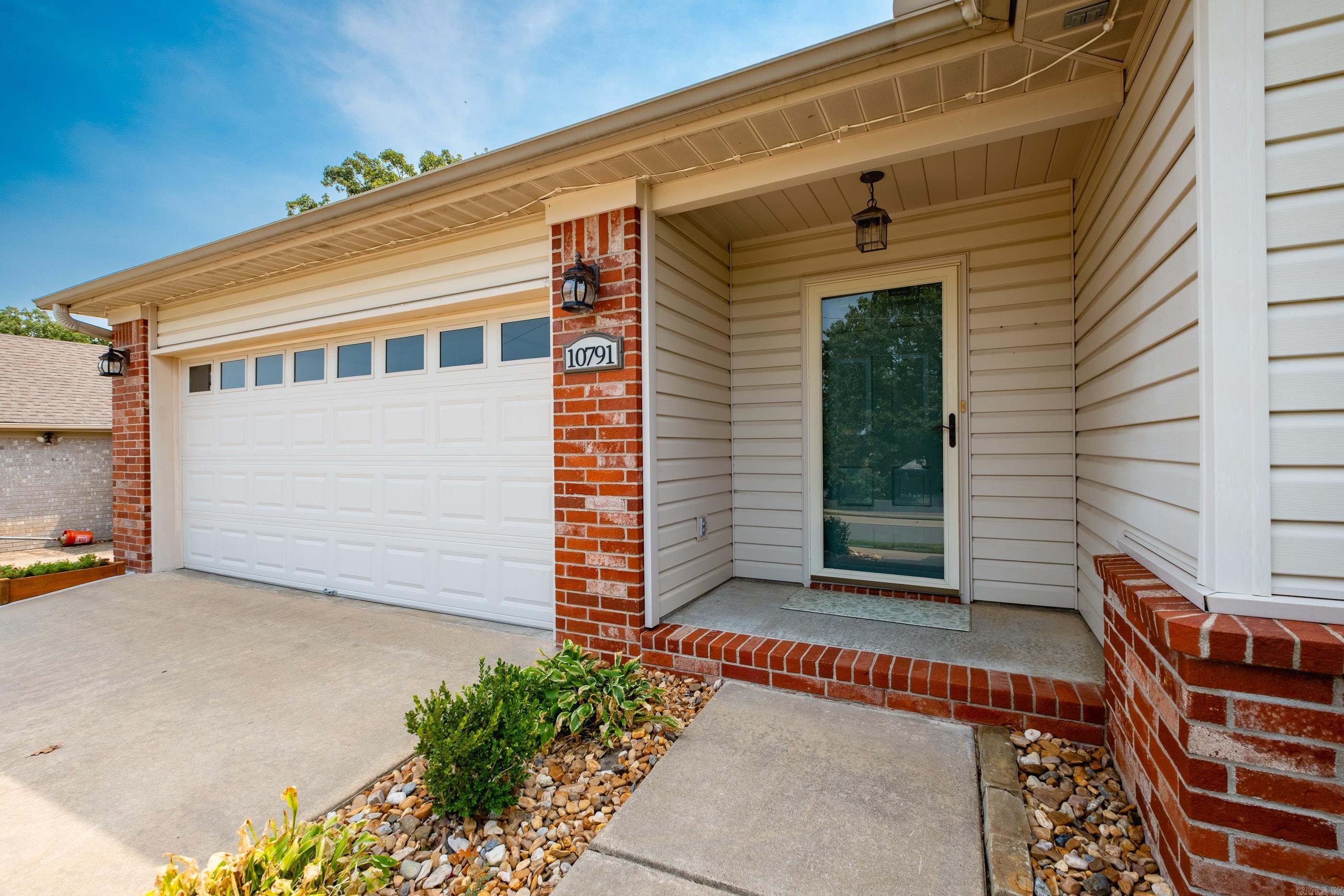 10791 Stoneridge Drive Property Photo 2