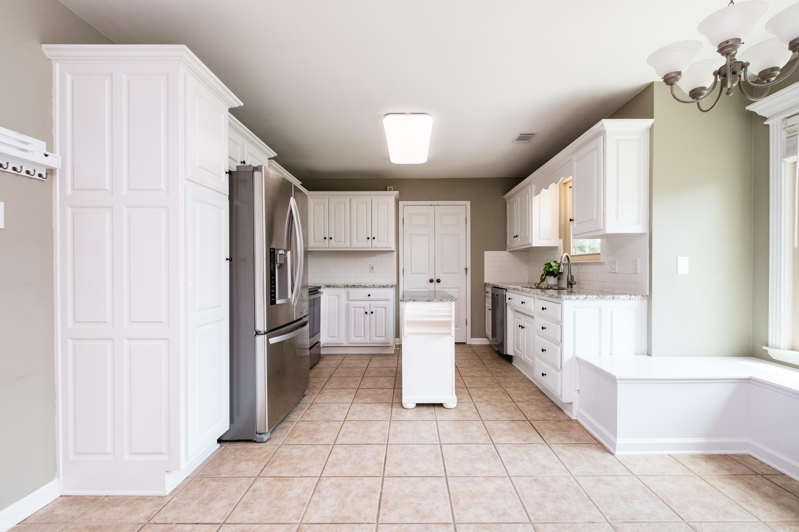 10791 Stoneridge Drive Property Photo 12