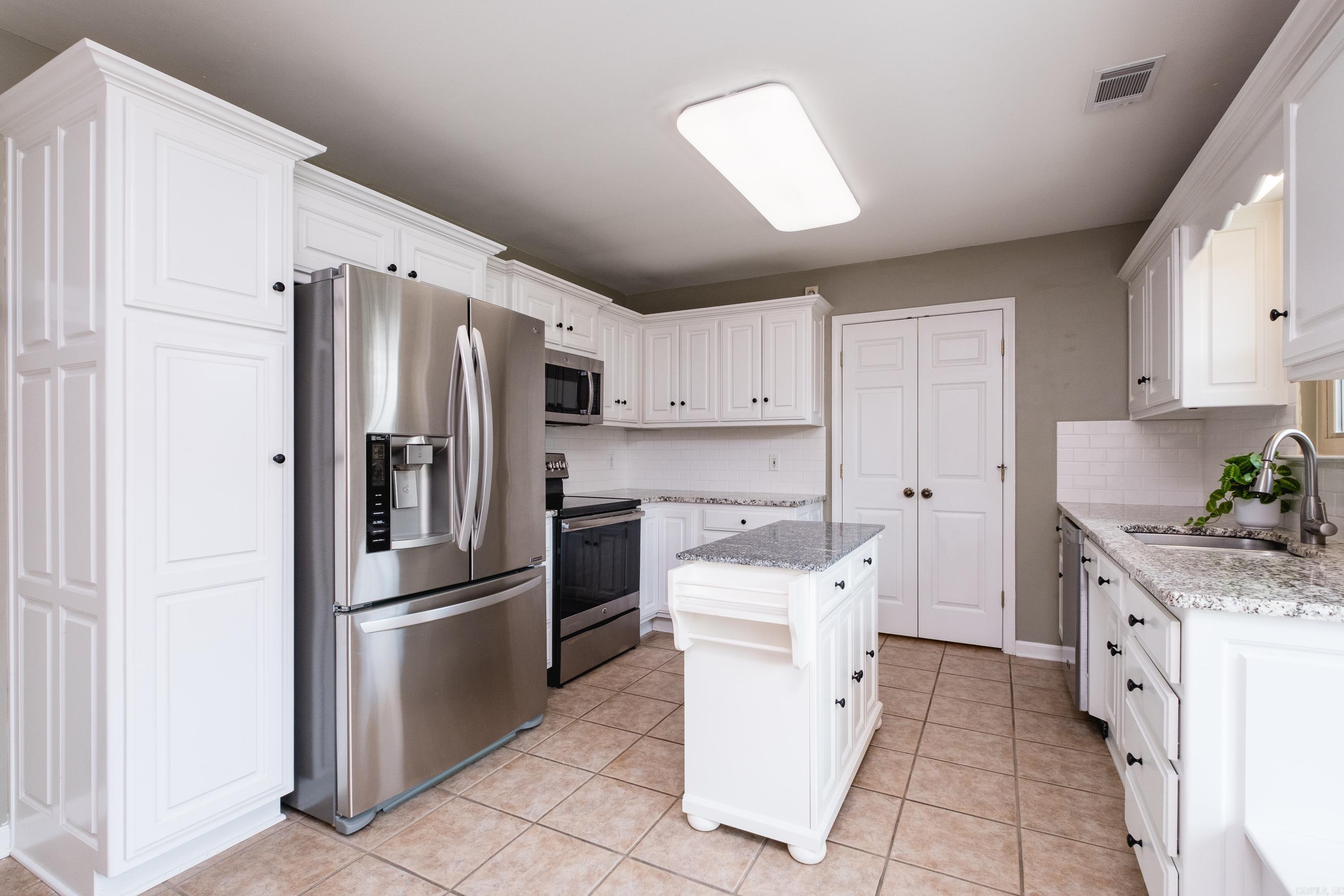 10791 Stoneridge Drive Property Photo 13