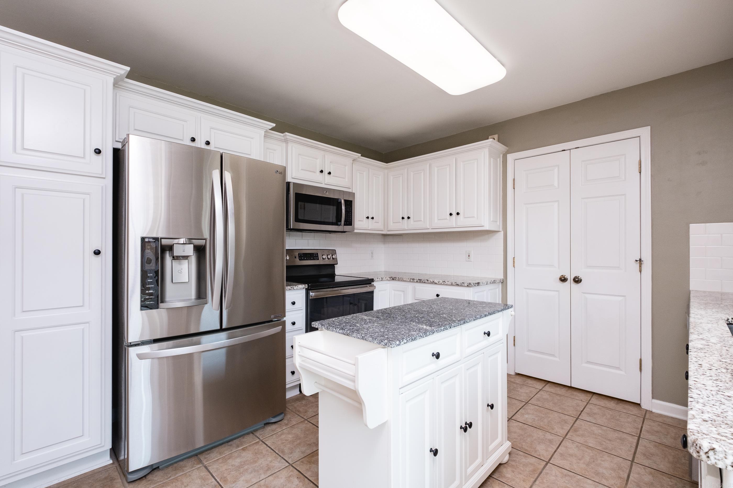 10791 Stoneridge Drive Property Photo 14