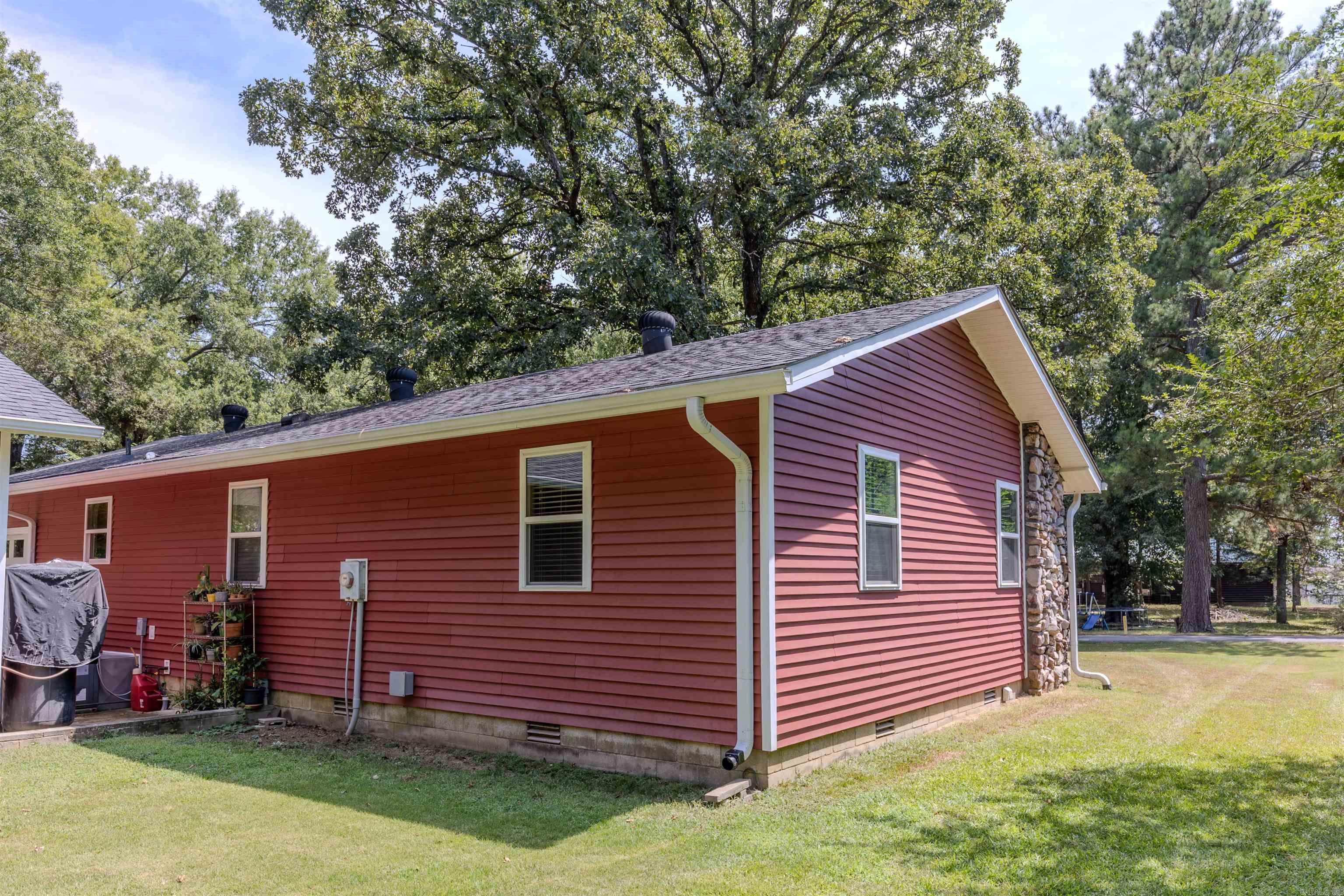 316 Young Street Property Photo 37