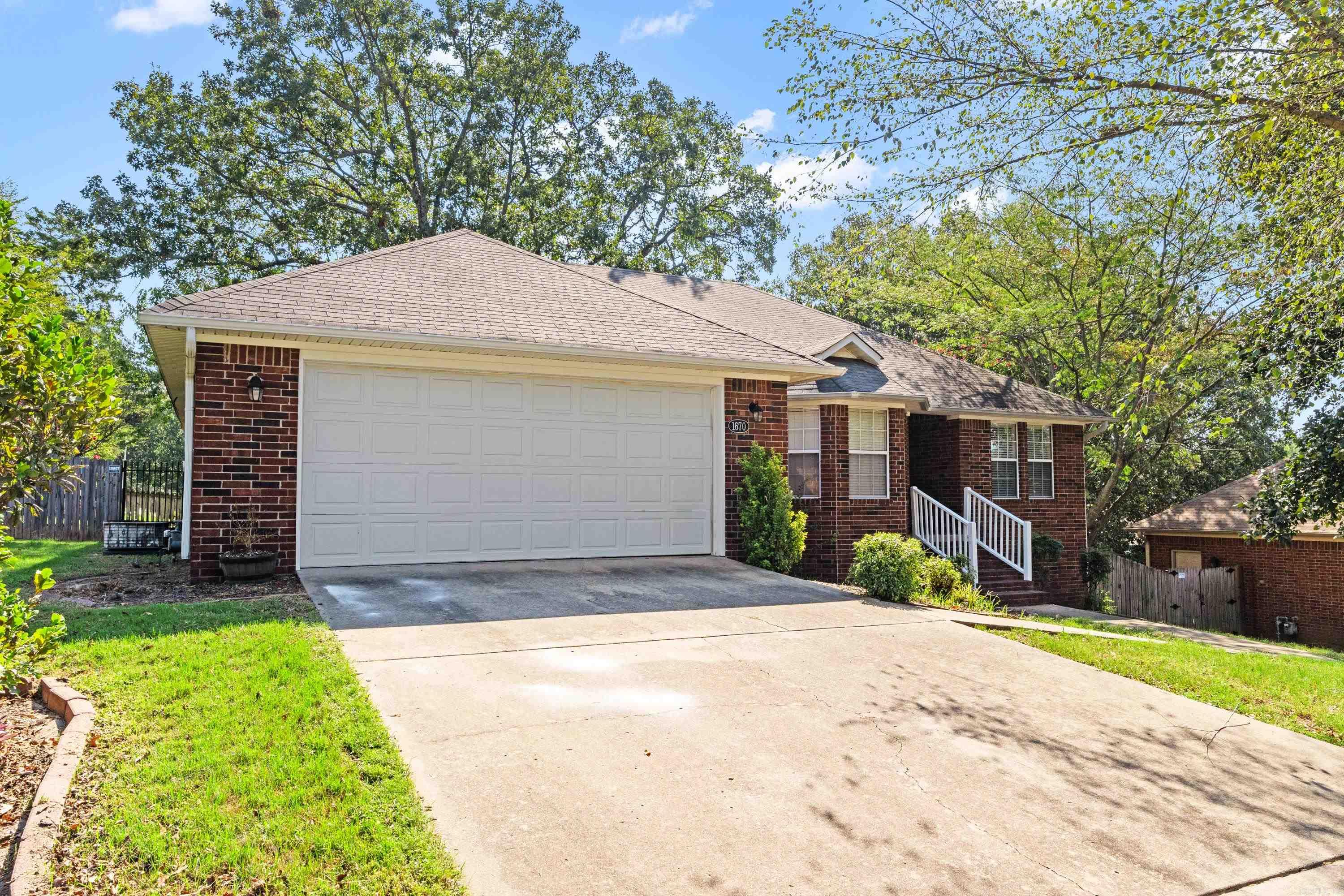 1670 Nuthatch Cir Property Photo 2