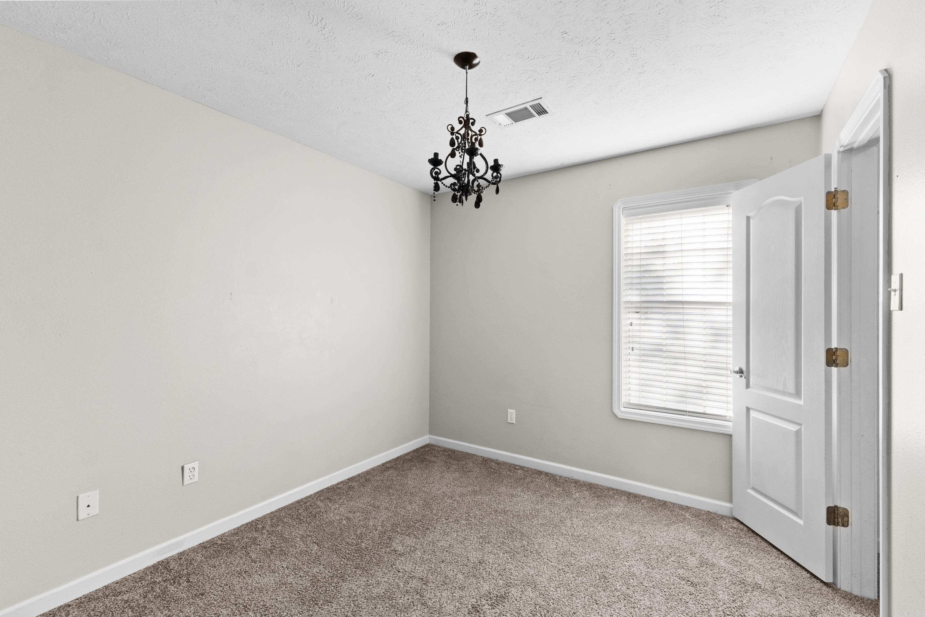 1670 Nuthatch Cir Property Photo 21