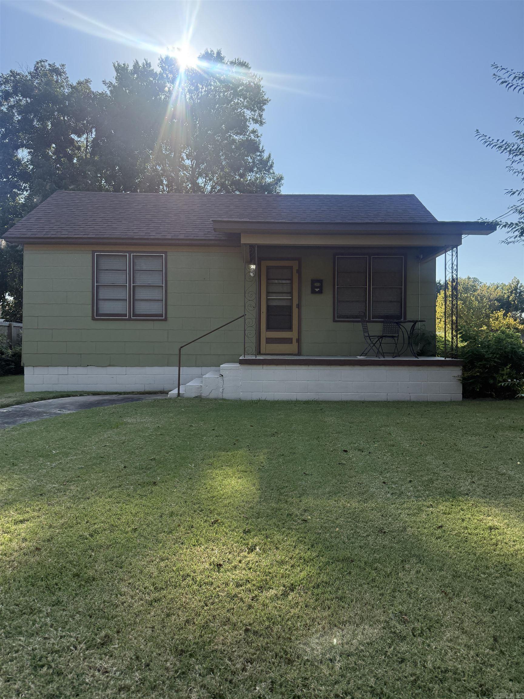 520 N Pruett St Property Photo 1
