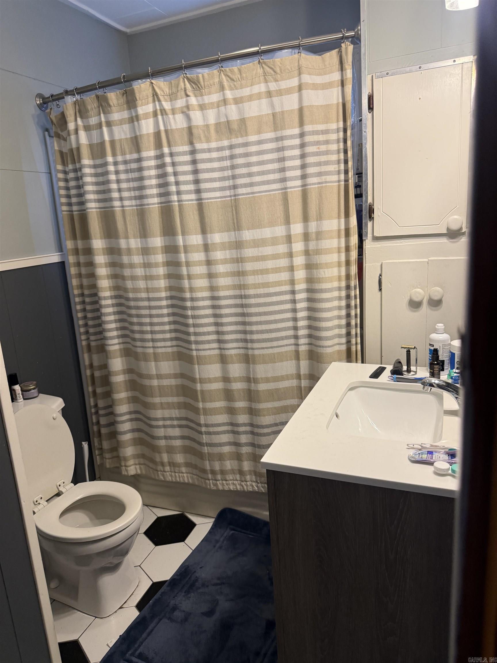 520 N Pruett St Property Photo 6