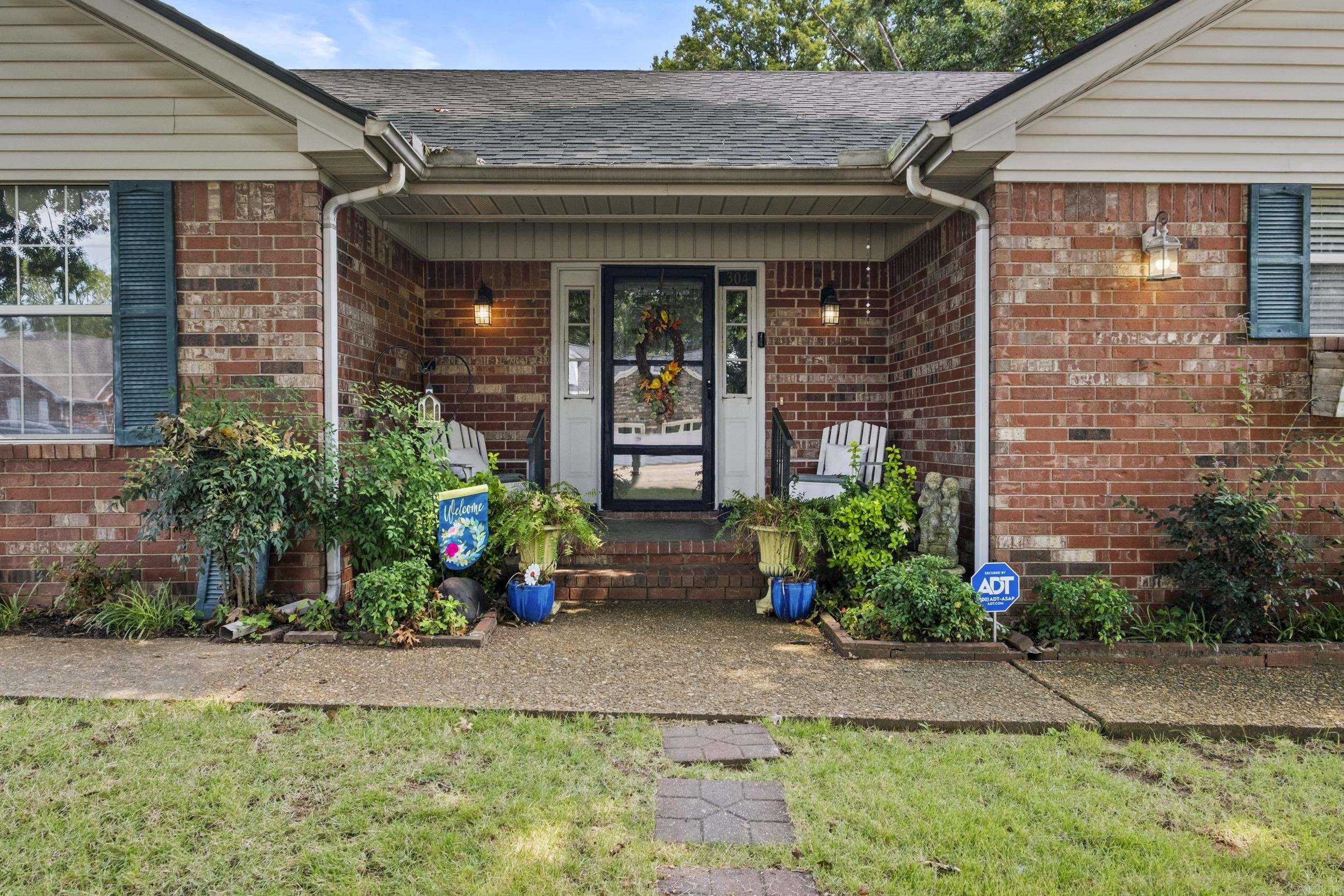 304 Live Oak Property Photo 3