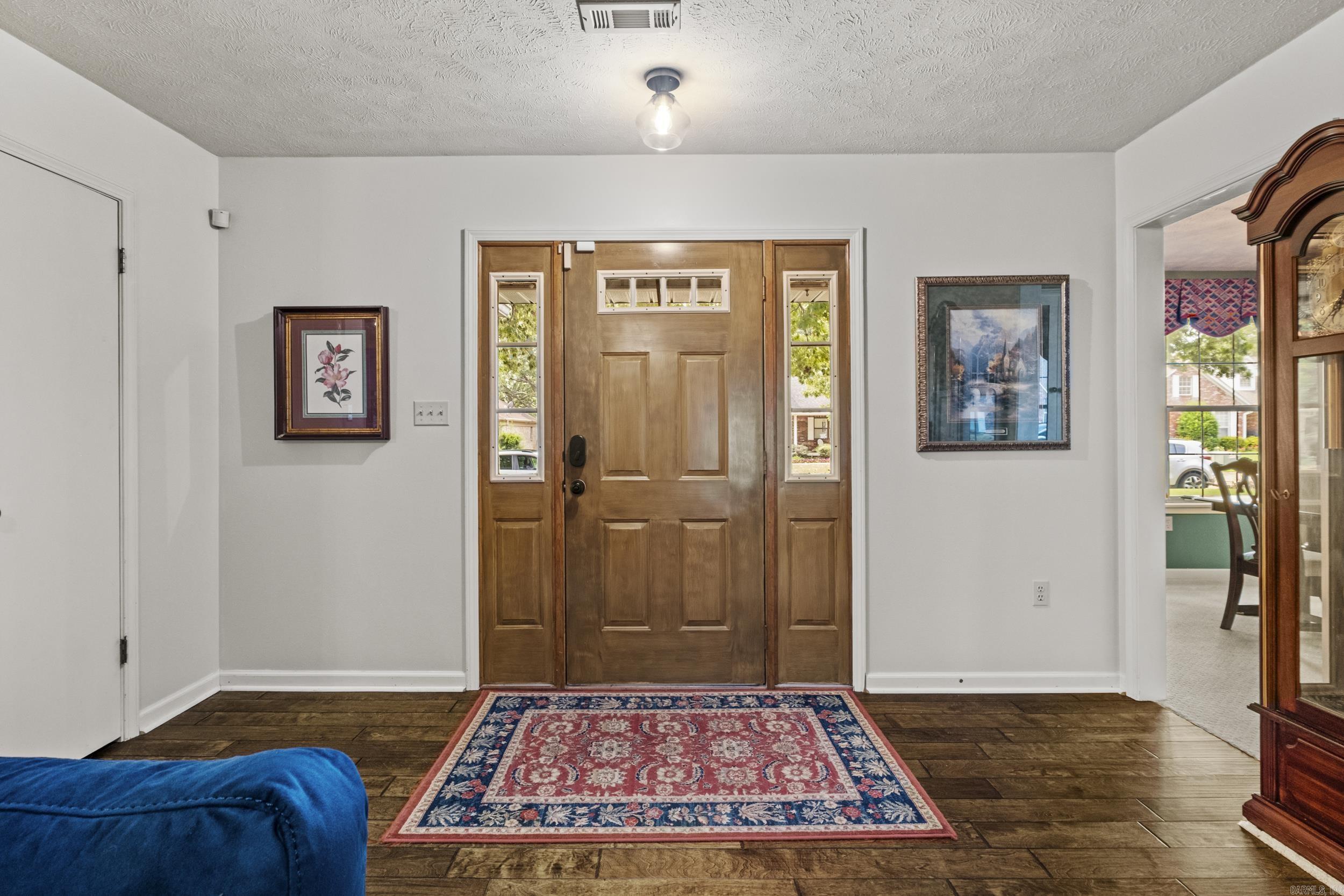 304 Live Oak Property Photo 7
