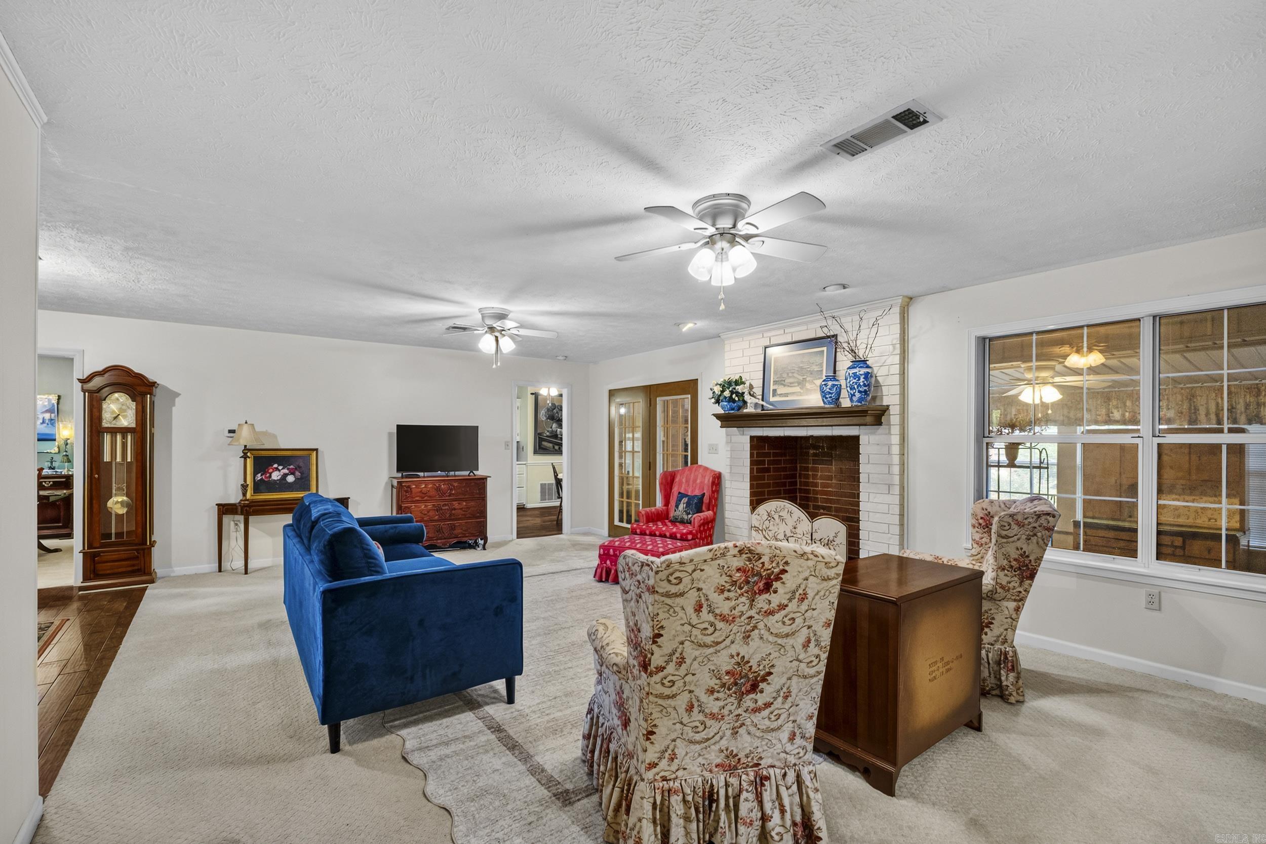 304 Live Oak Property Photo 8