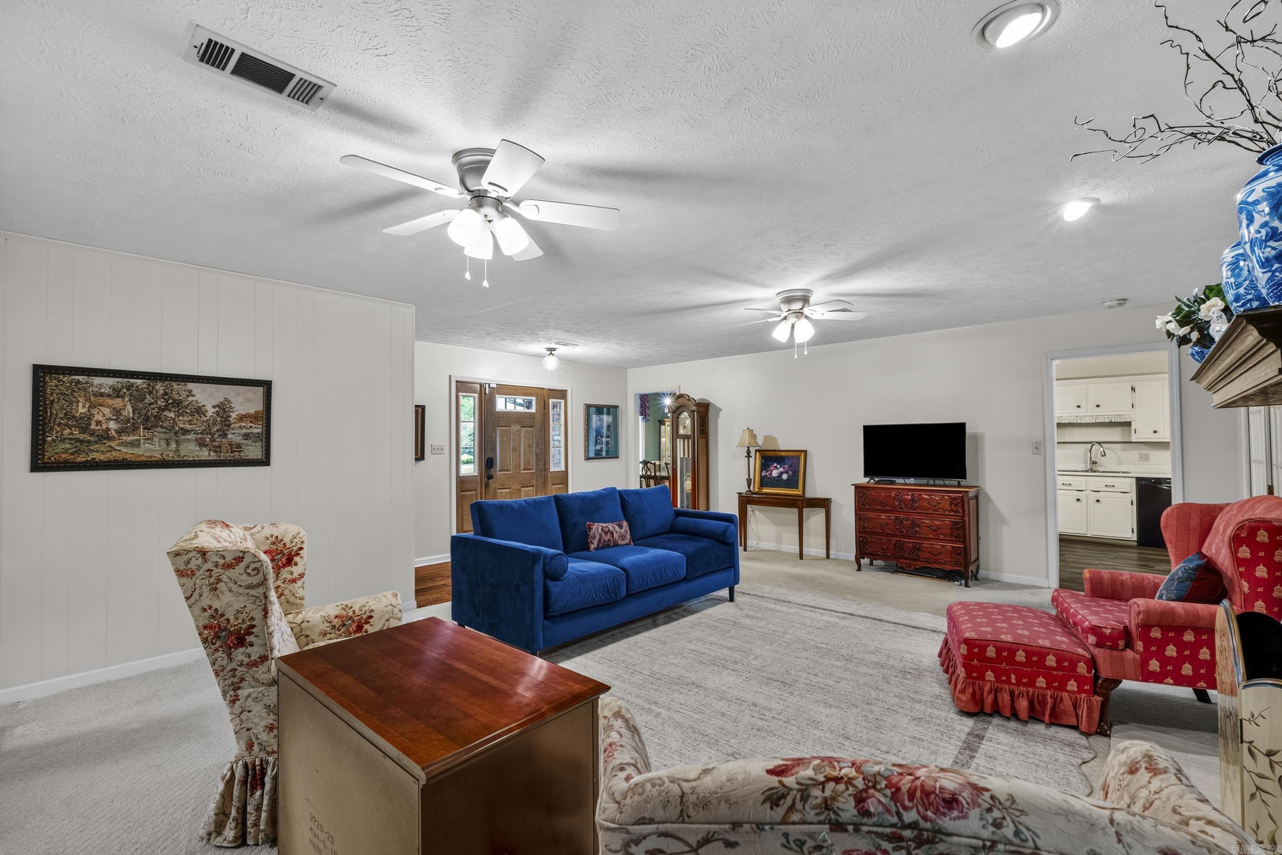 304 Live Oak Property Photo 10