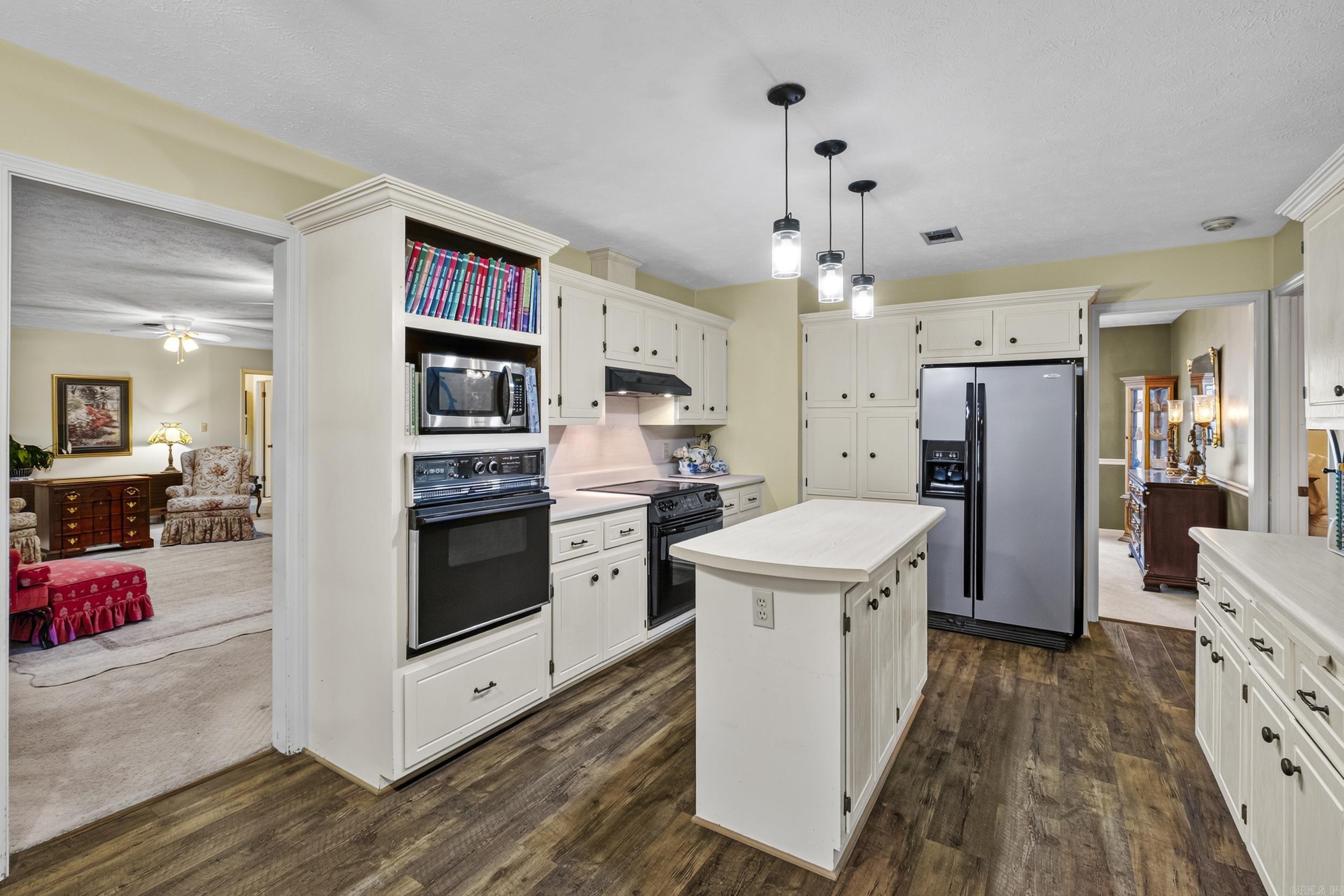 304 Live Oak Property Photo 12