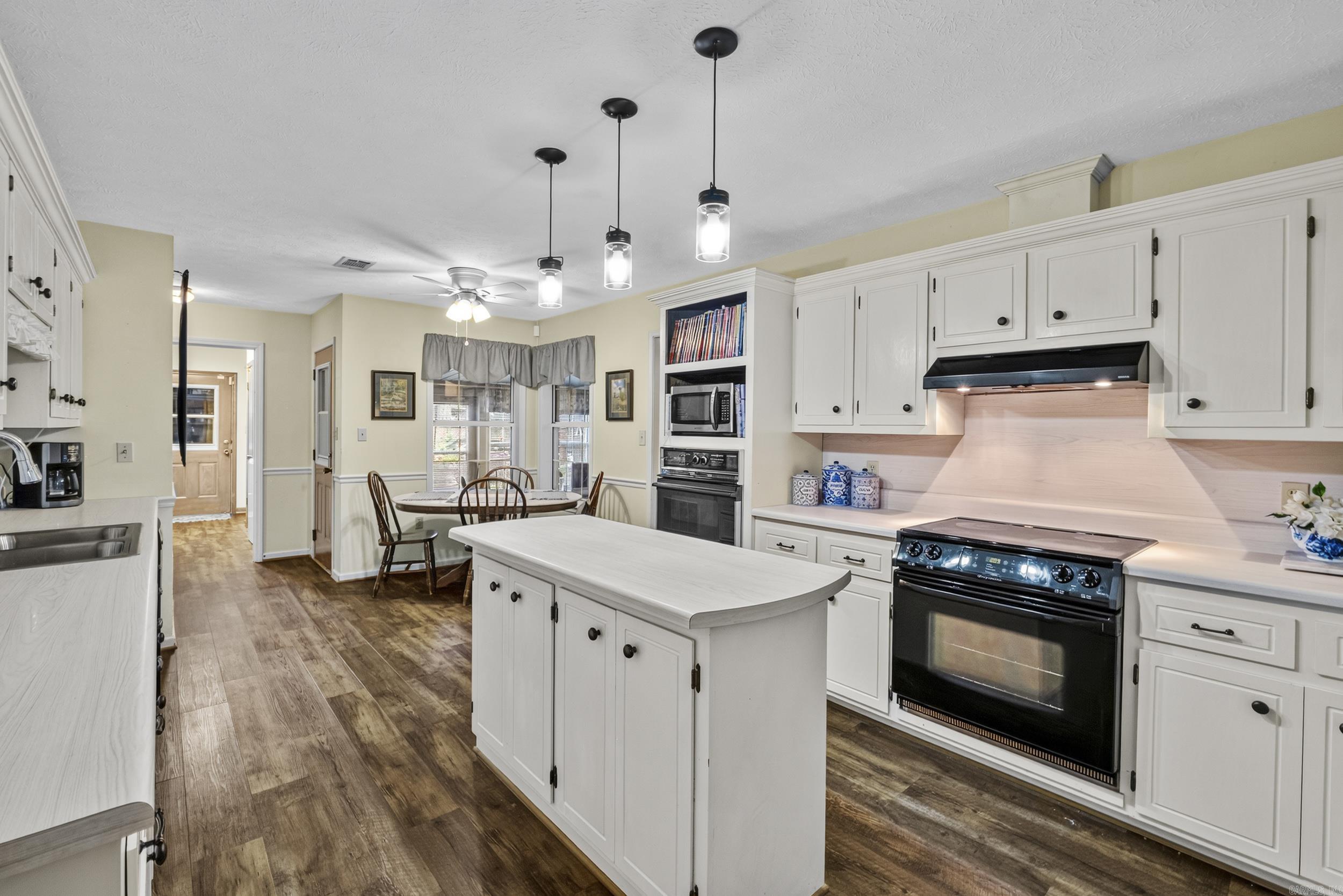 304 Live Oak Property Photo 14