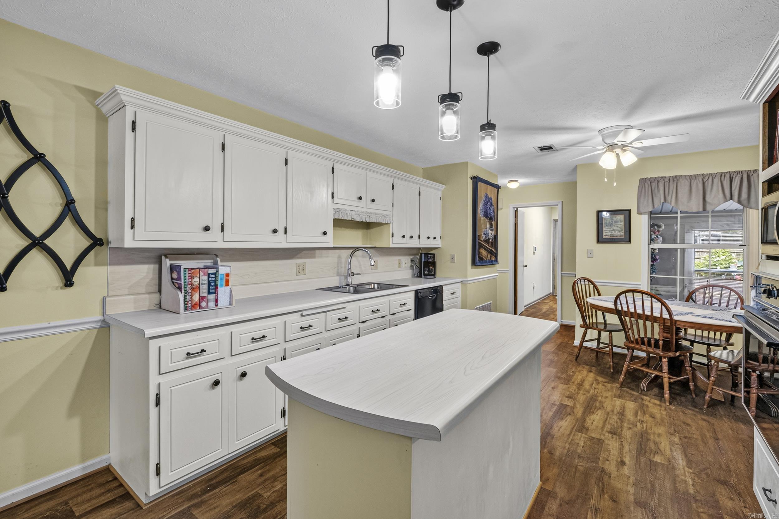 304 Live Oak Property Photo 15