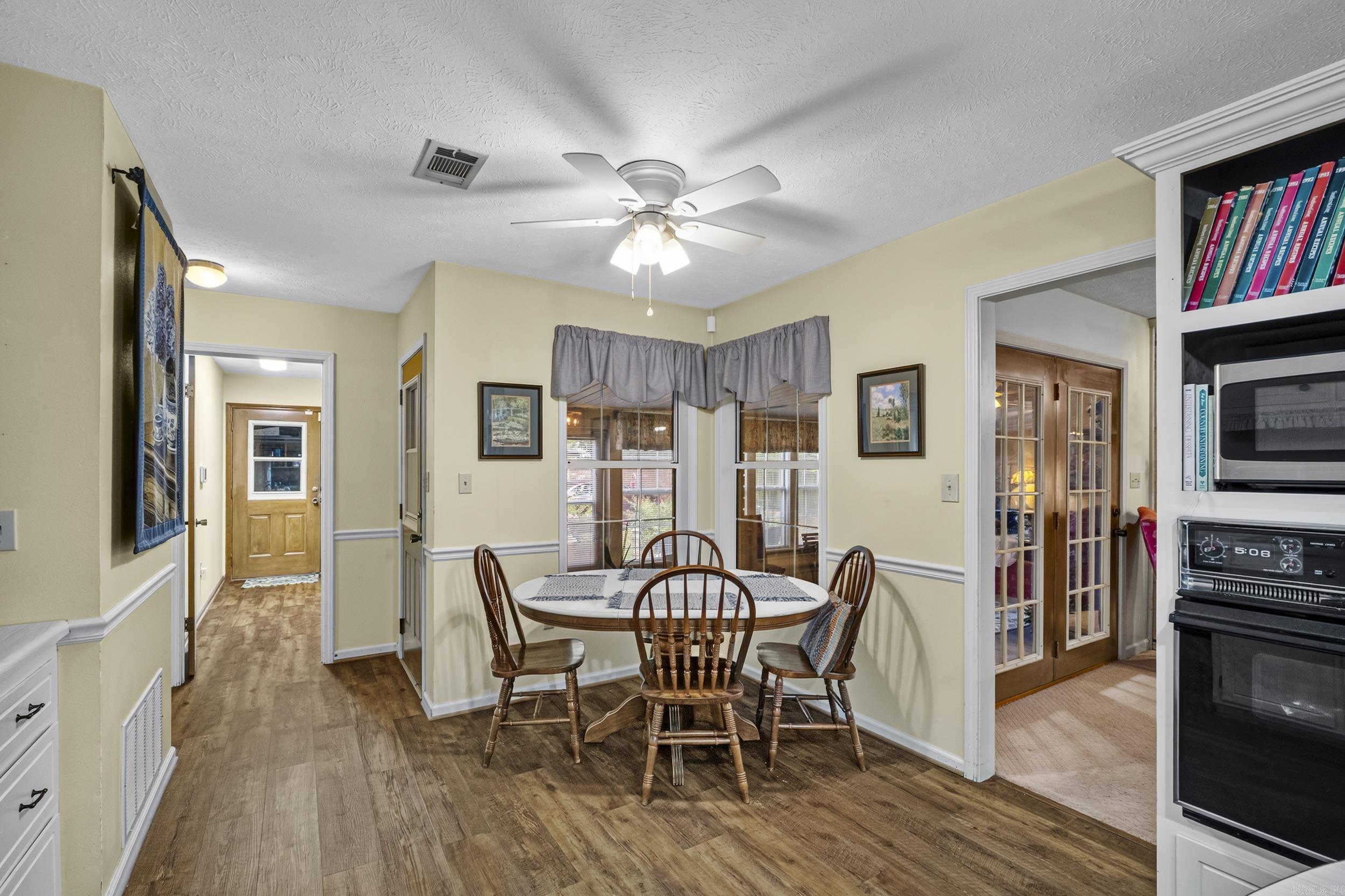 304 Live Oak Property Photo 16