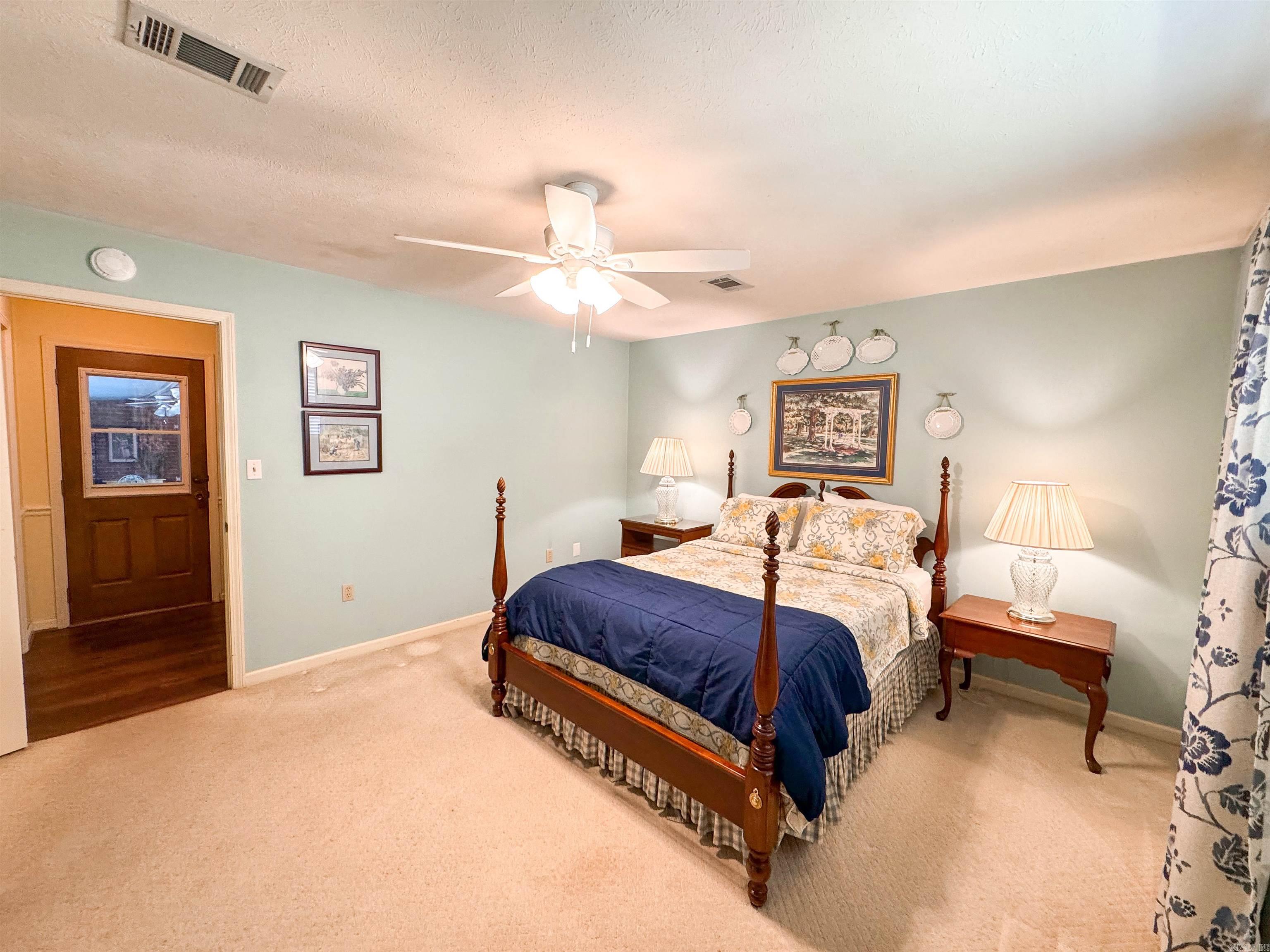 304 Live Oak Property Photo 23