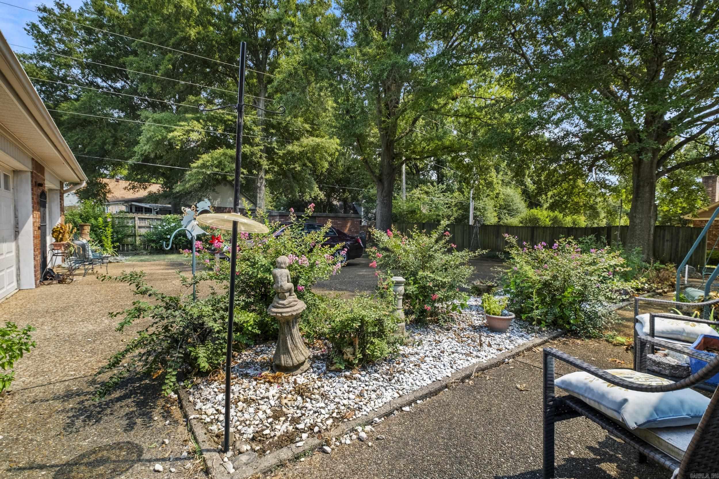 304 Live Oak Property Photo 44