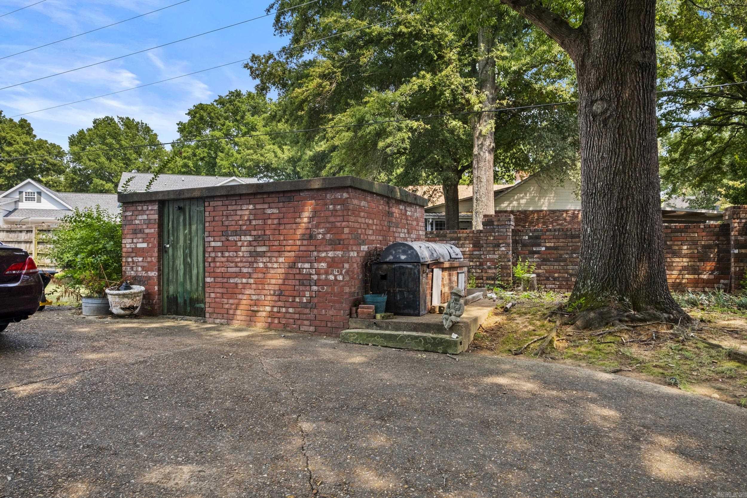 304 Live Oak Property Photo 45