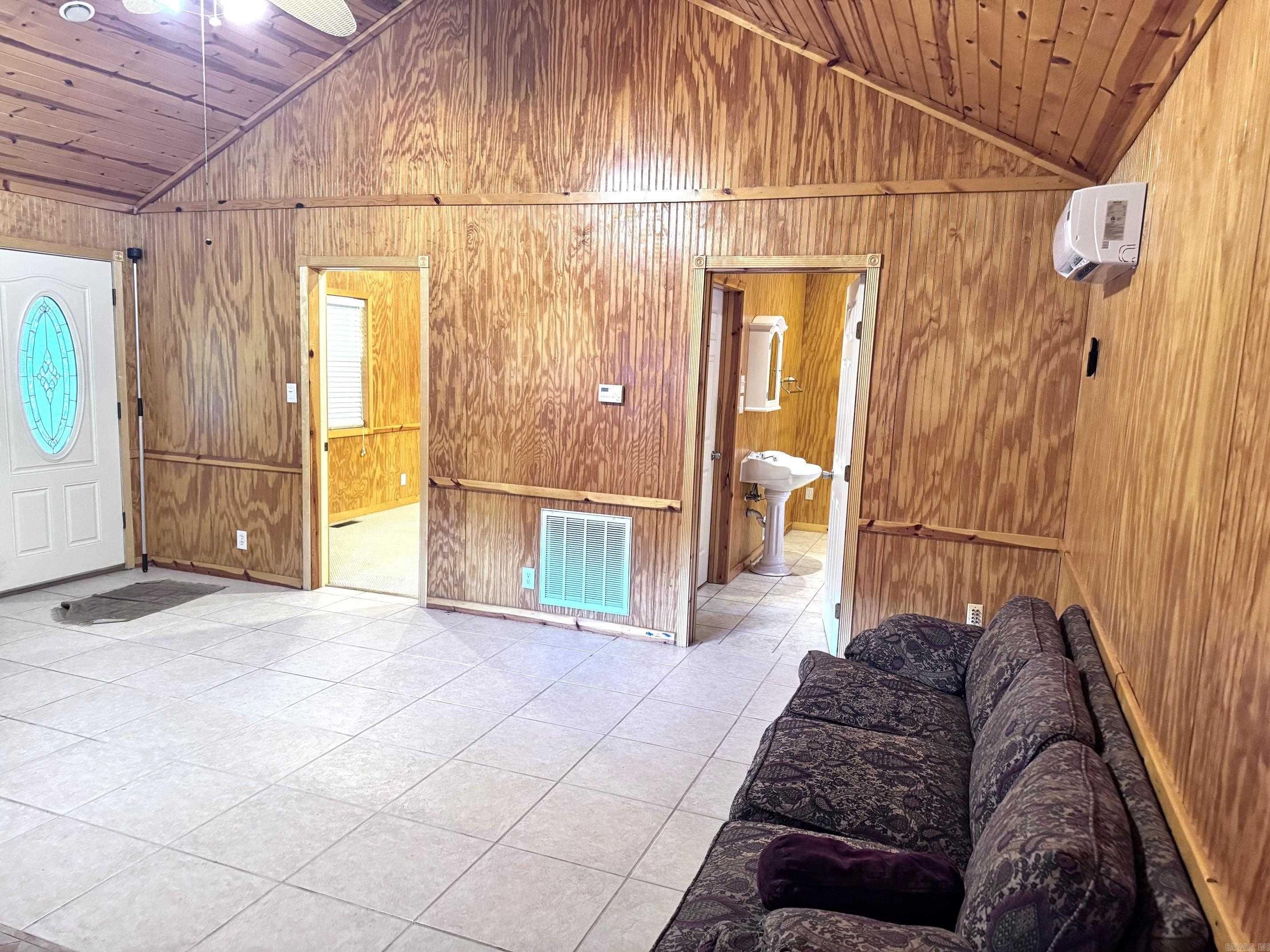 290 Lakeshore Drive Property Photo 9