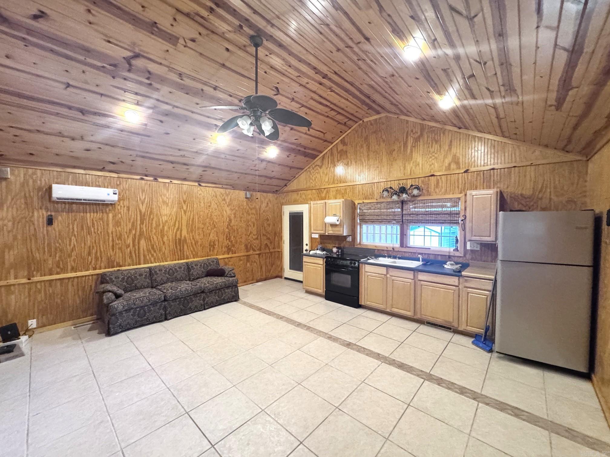 290 Lakeshore Drive Property Photo 10
