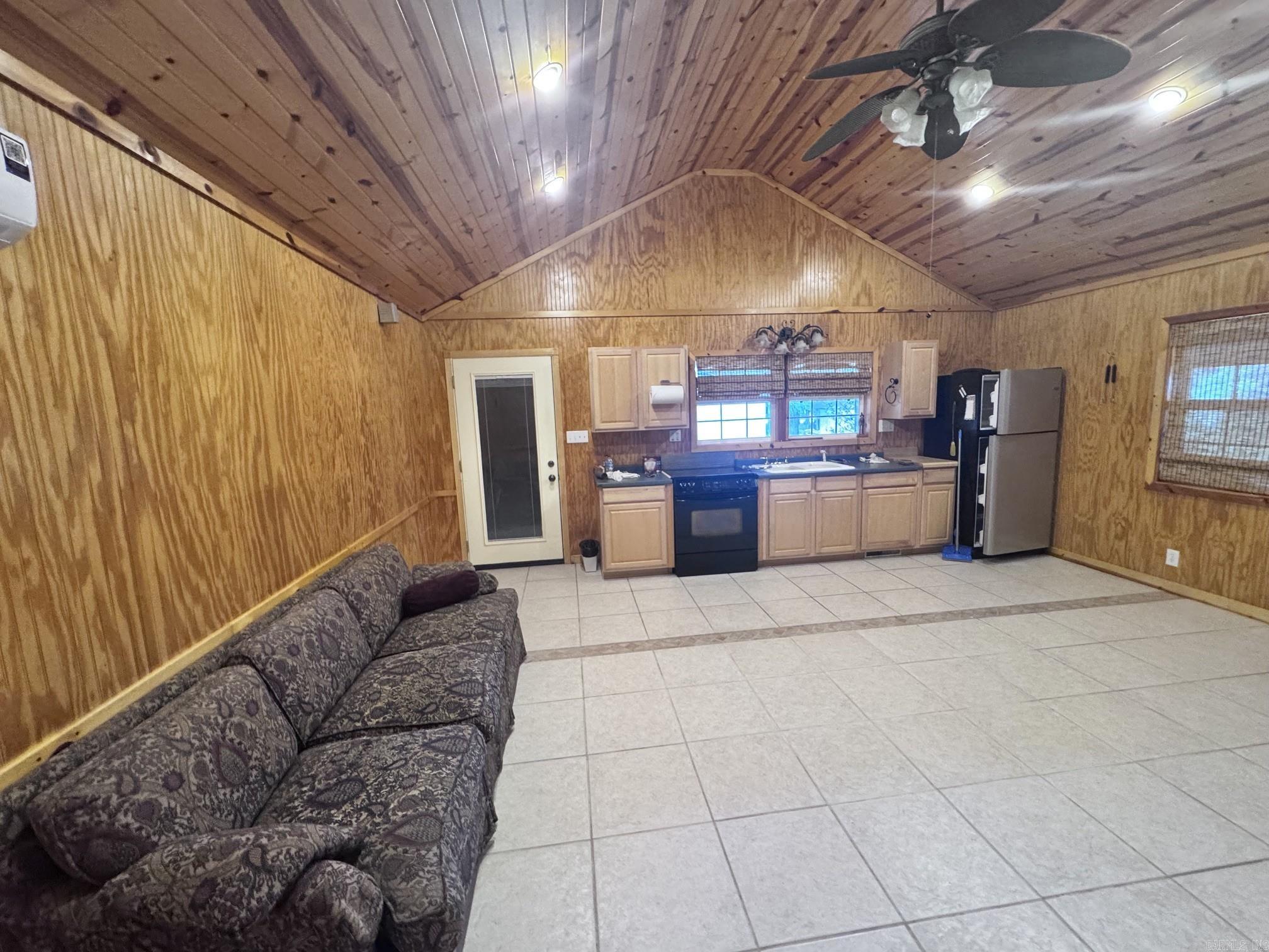 290 Lakeshore Drive Property Photo 12