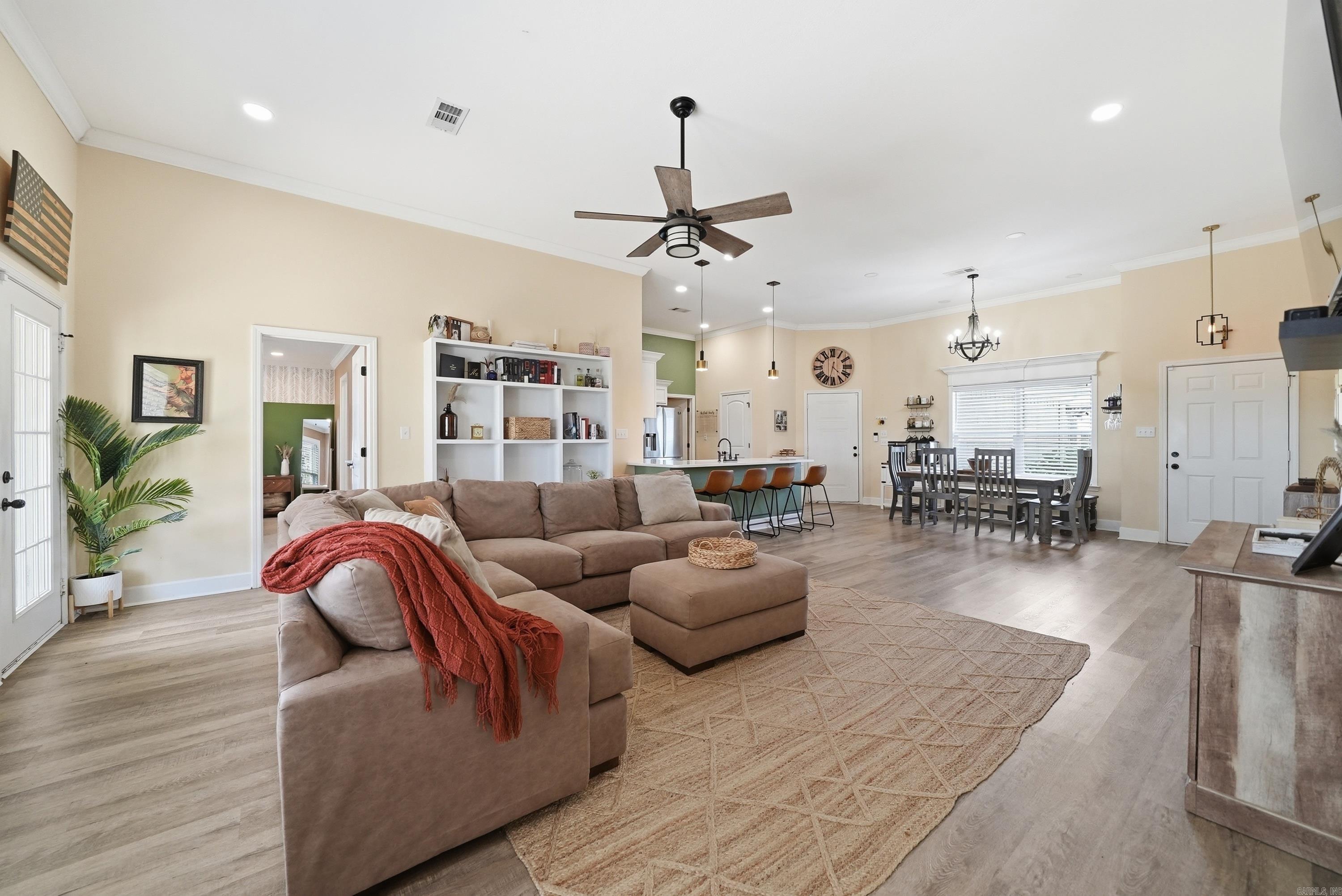 1720 Whitehaven Drive Property Photo 2
