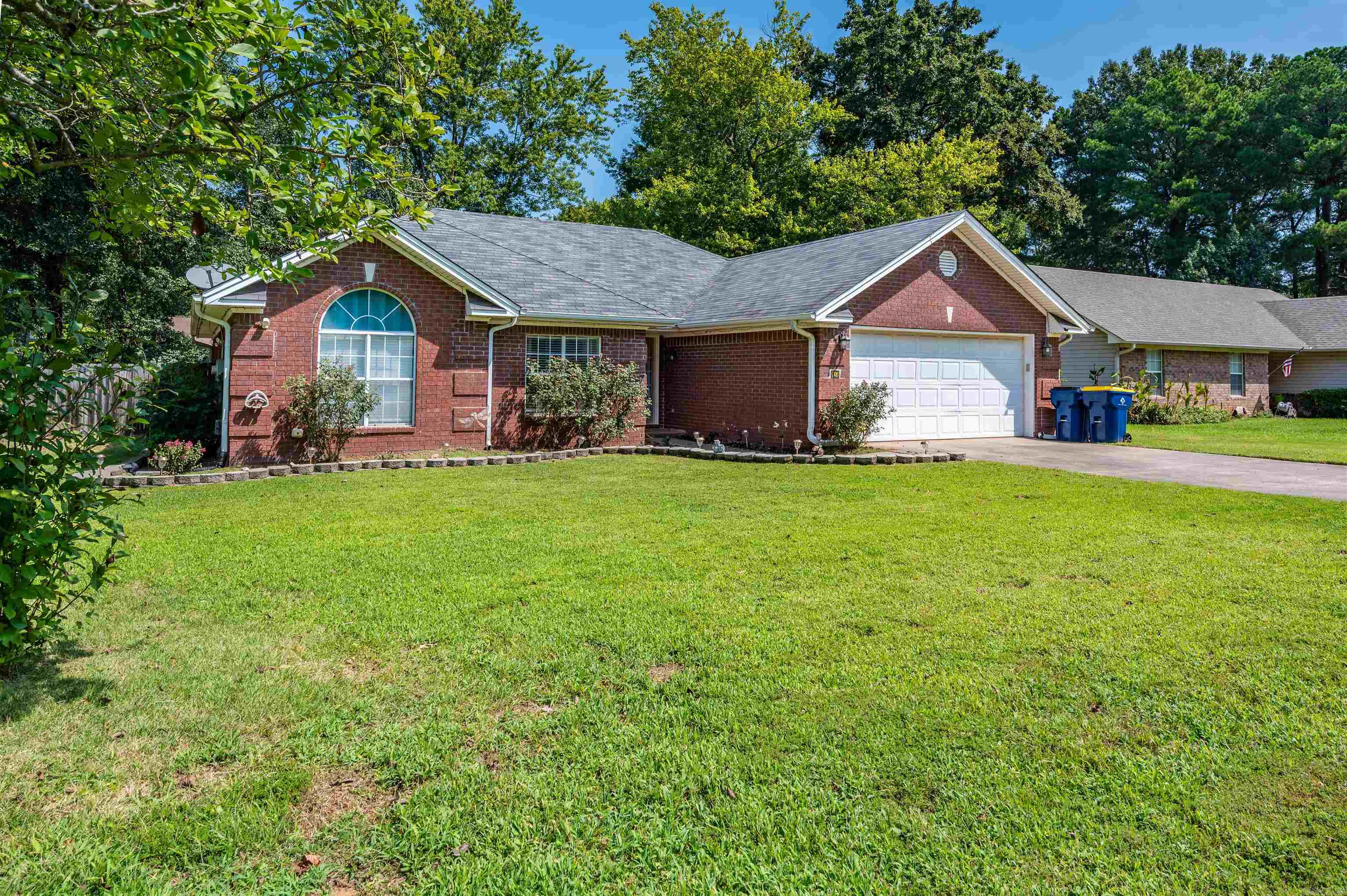17 Robin Lane Property Photo 2