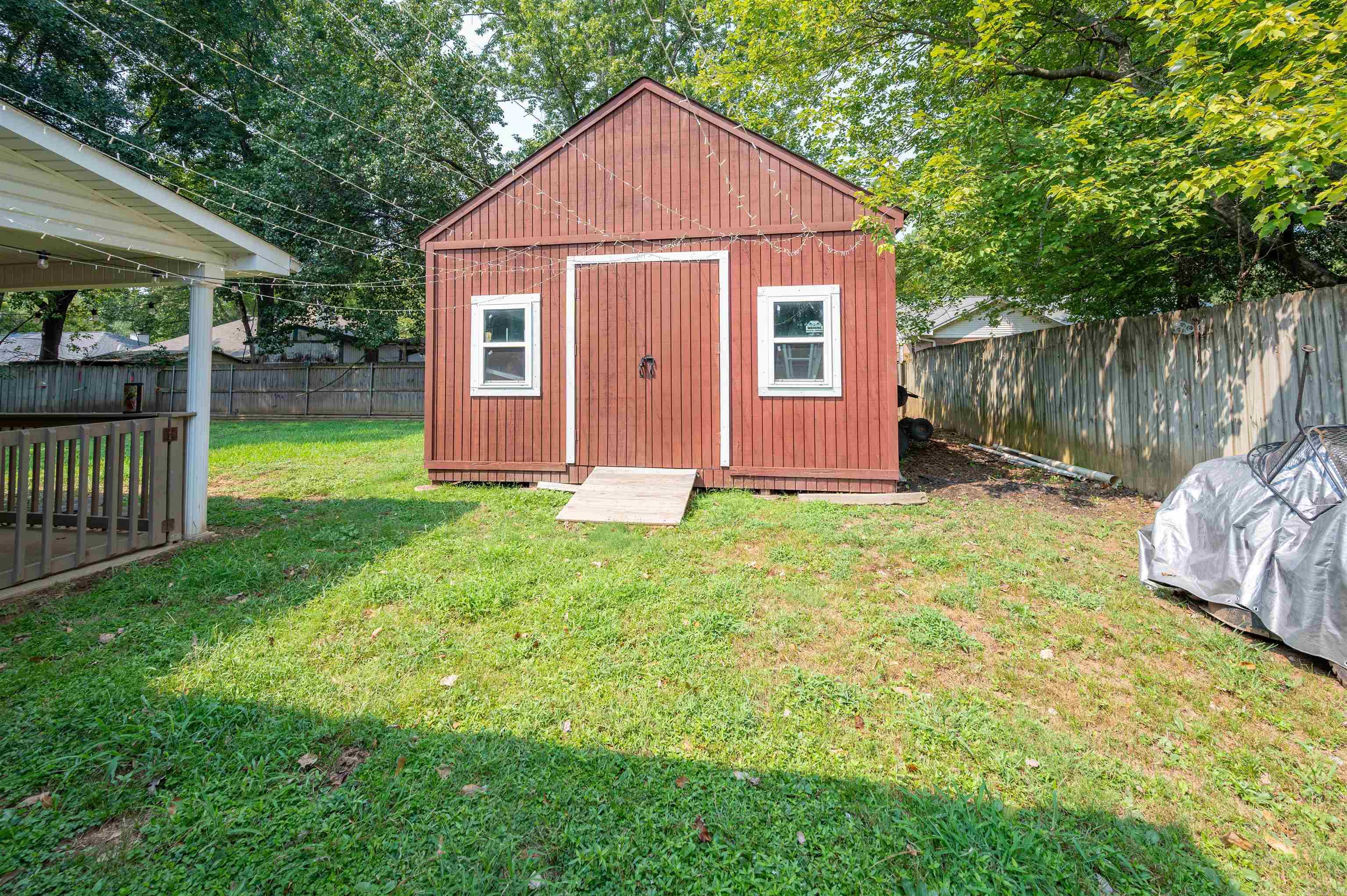 17 Robin Lane Property Photo 31