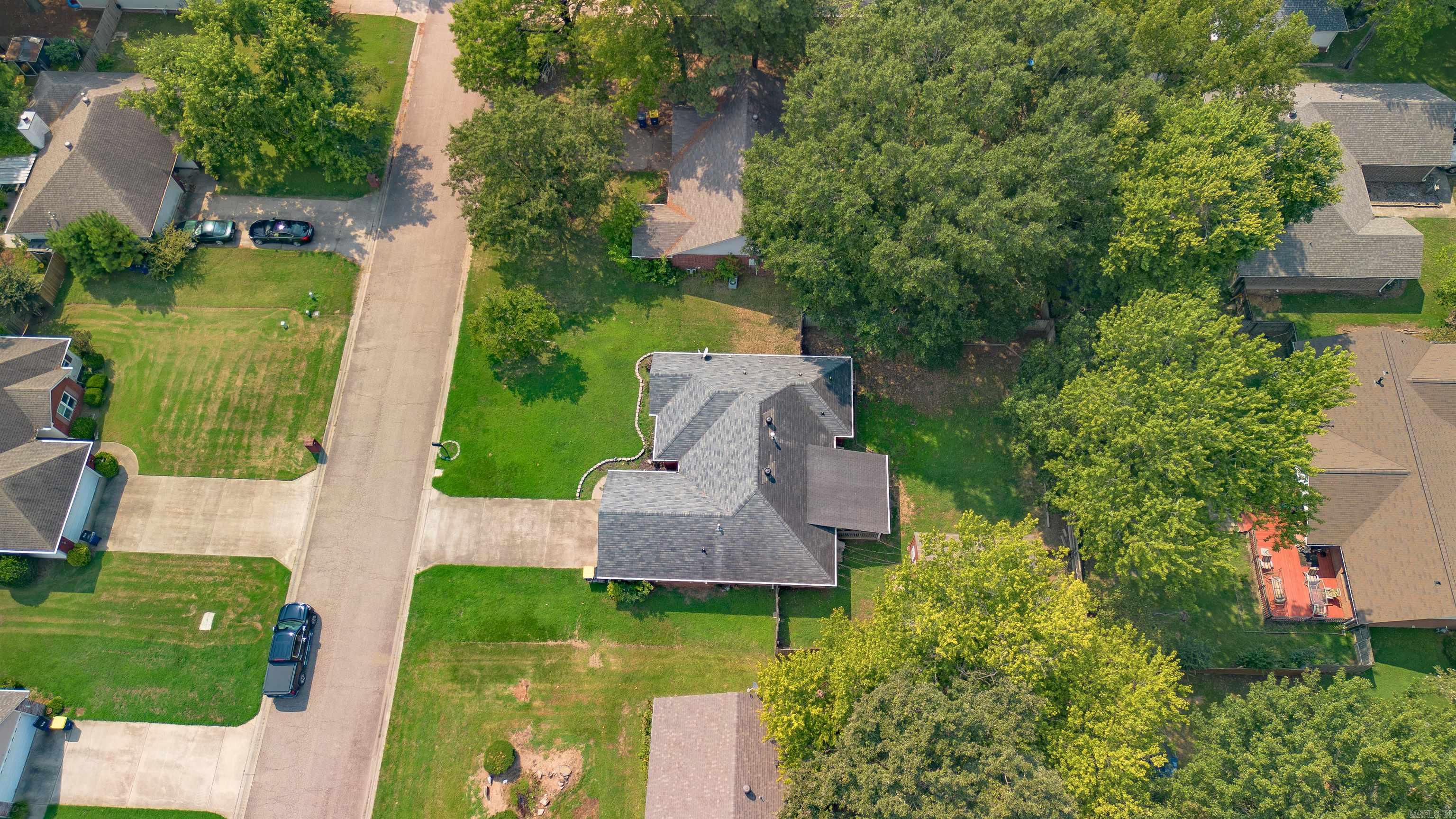 17 Robin Lane Property Photo 32