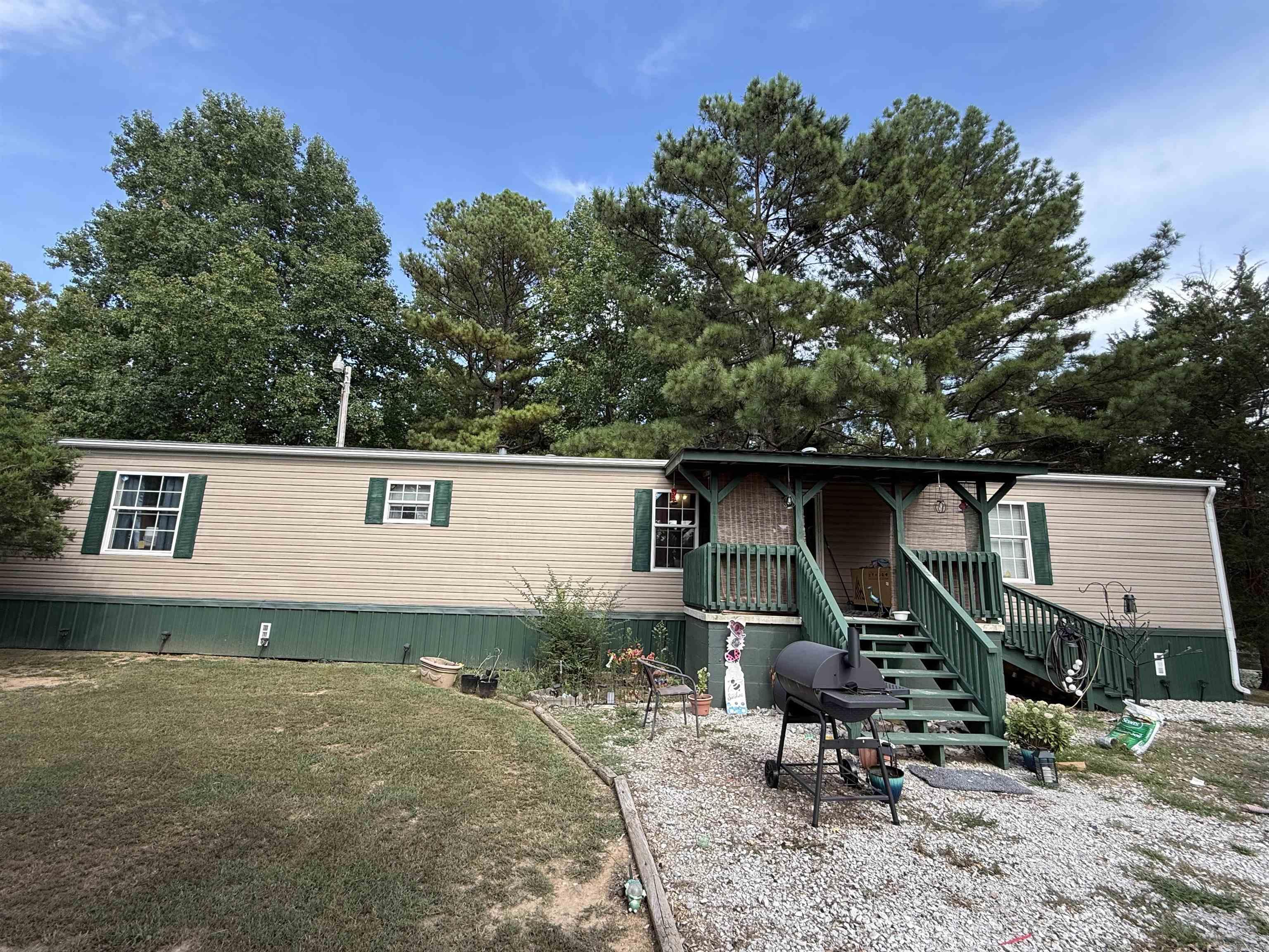 184 Lee St Property Photo 1