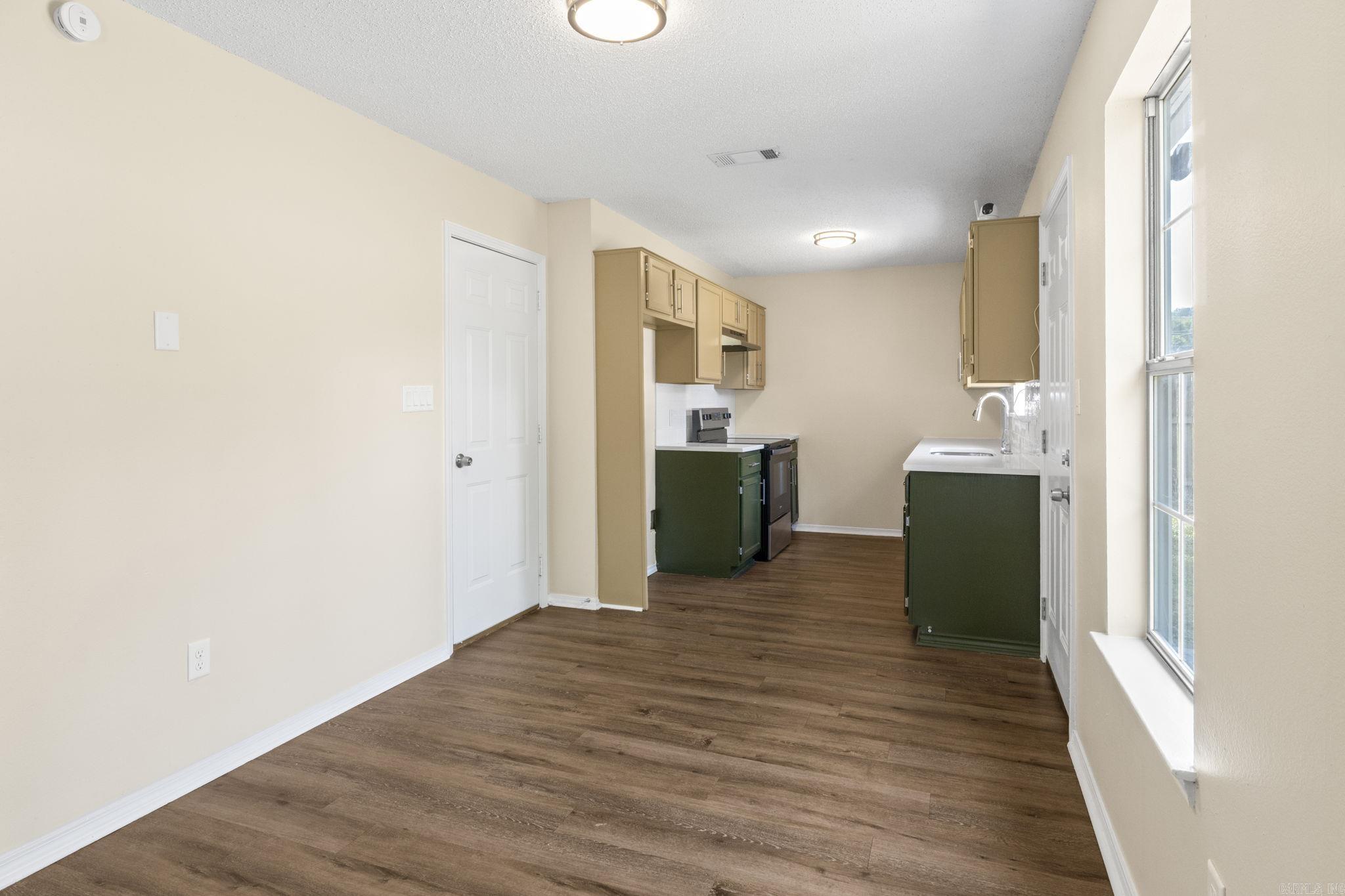 12902 Carousel Drive Property Photo 16