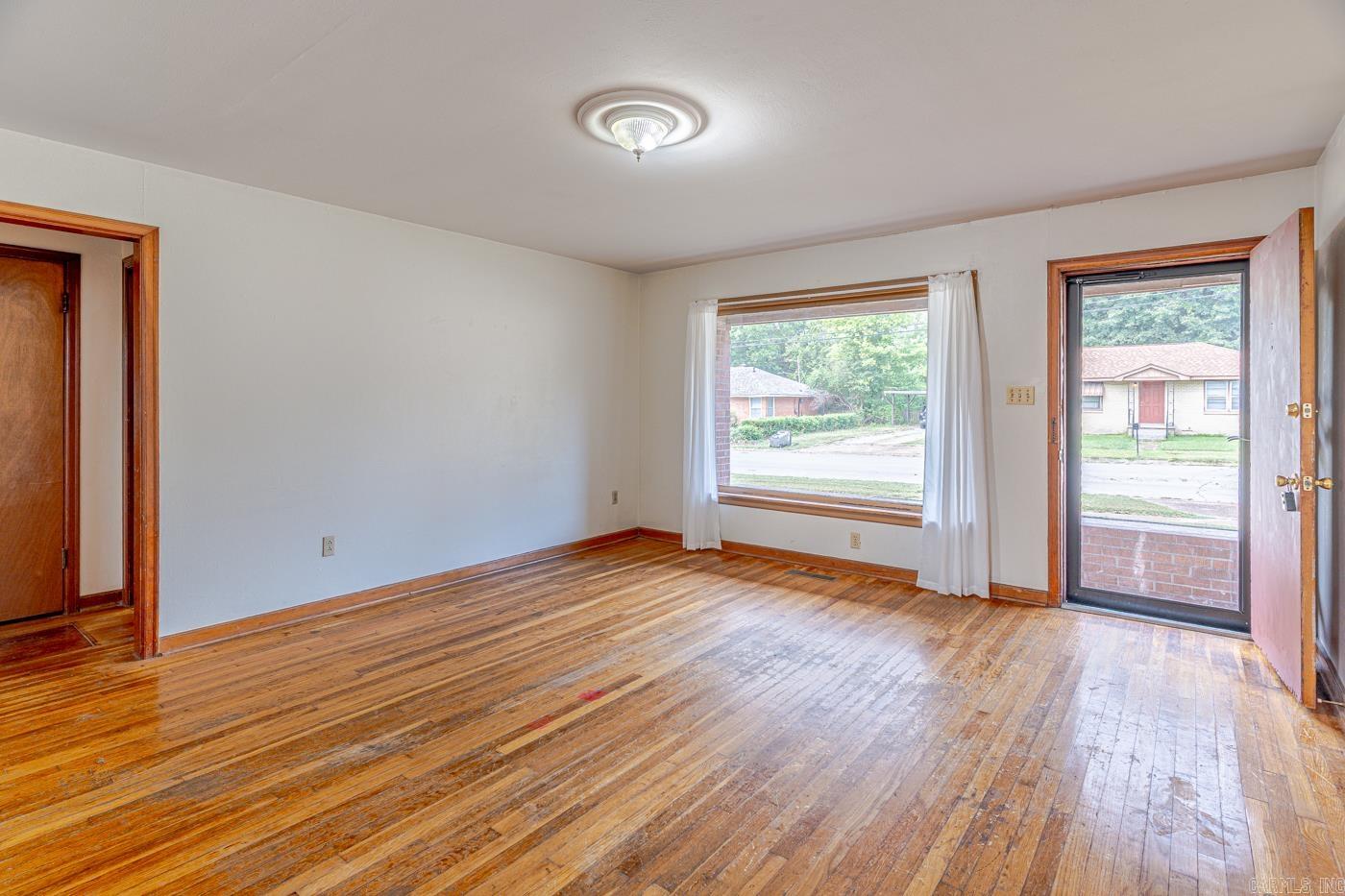 1318 Pardew St Property Photo 6
