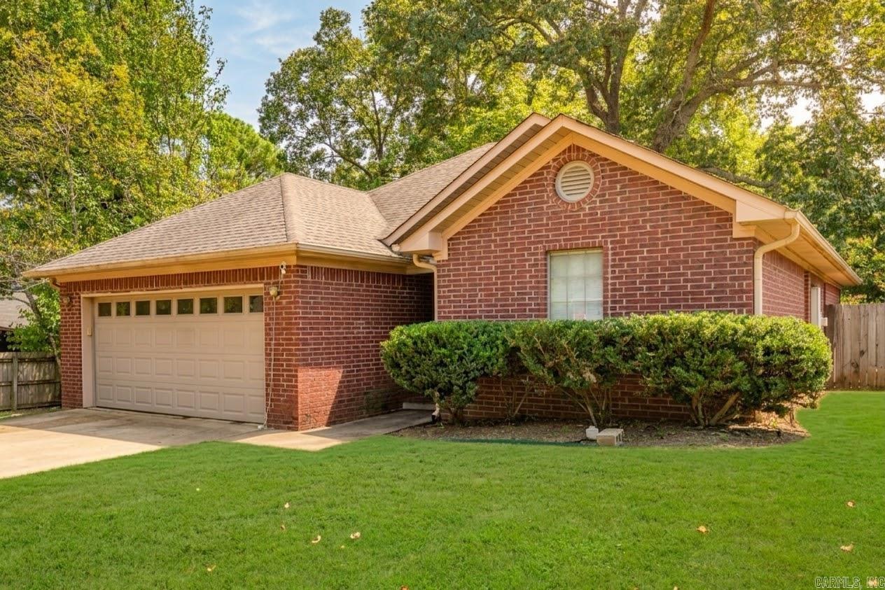 270 Pickwicket Dr Property Photo 2