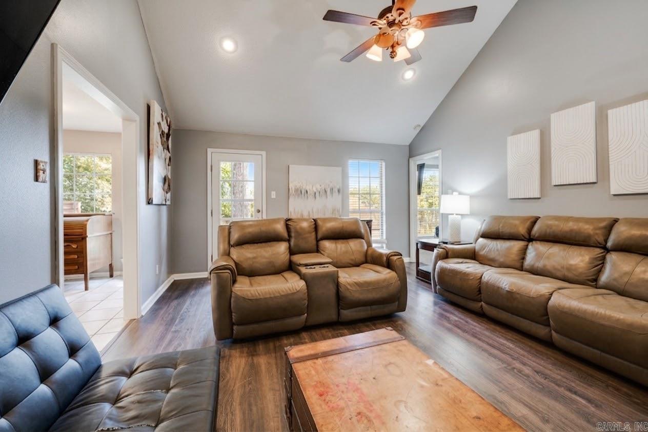 270 Pickwicket Dr Property Photo 5